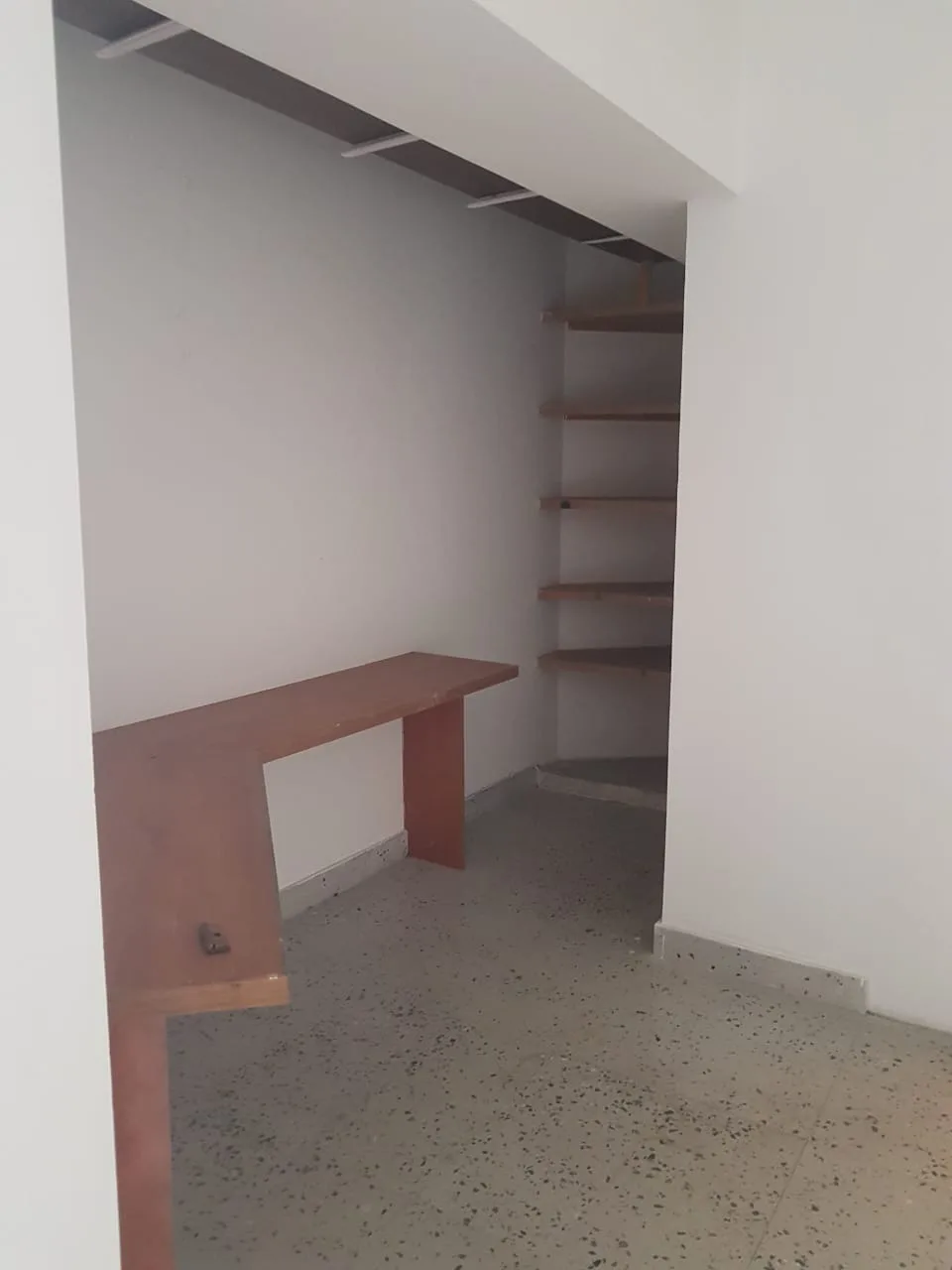 Office for rent in Forn El Chebbak — الصورة 4