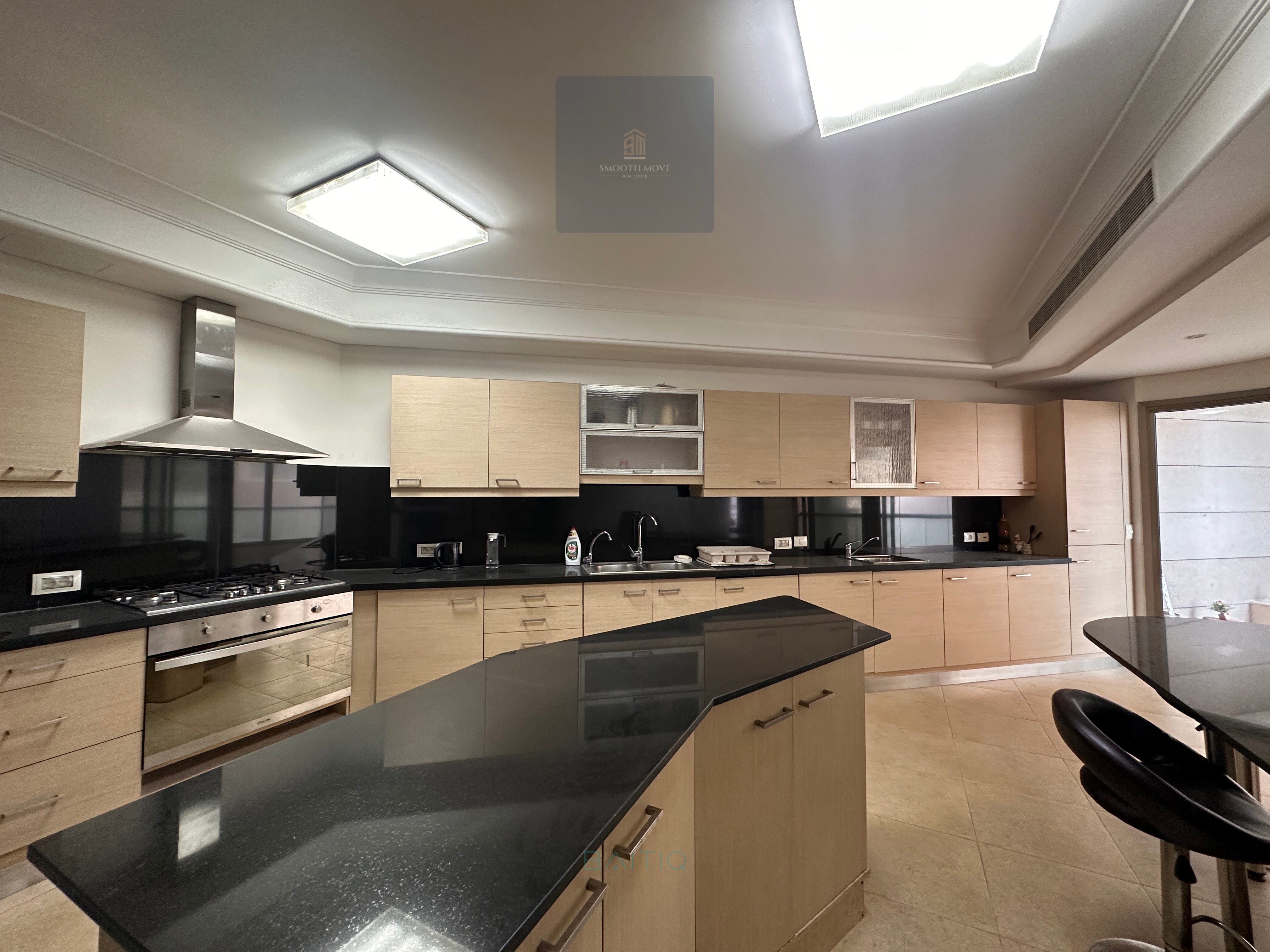 Spacious Seaview Apartment for Sale in Ain Al Mraiseh, Beirut — الصورة 5