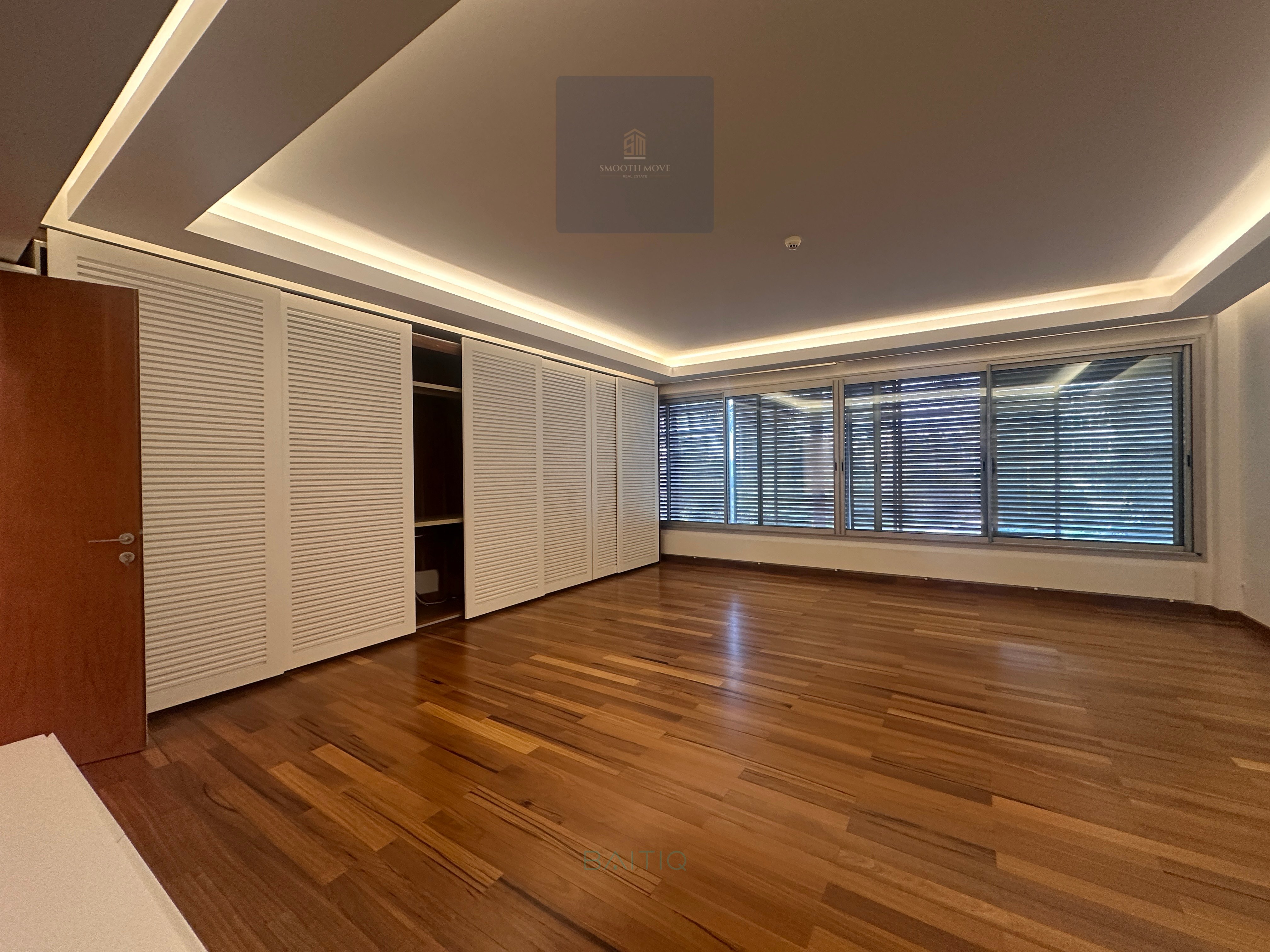 Huge Apartment With Private Garden for Sale in Jnah, Beirut — الصورة 3