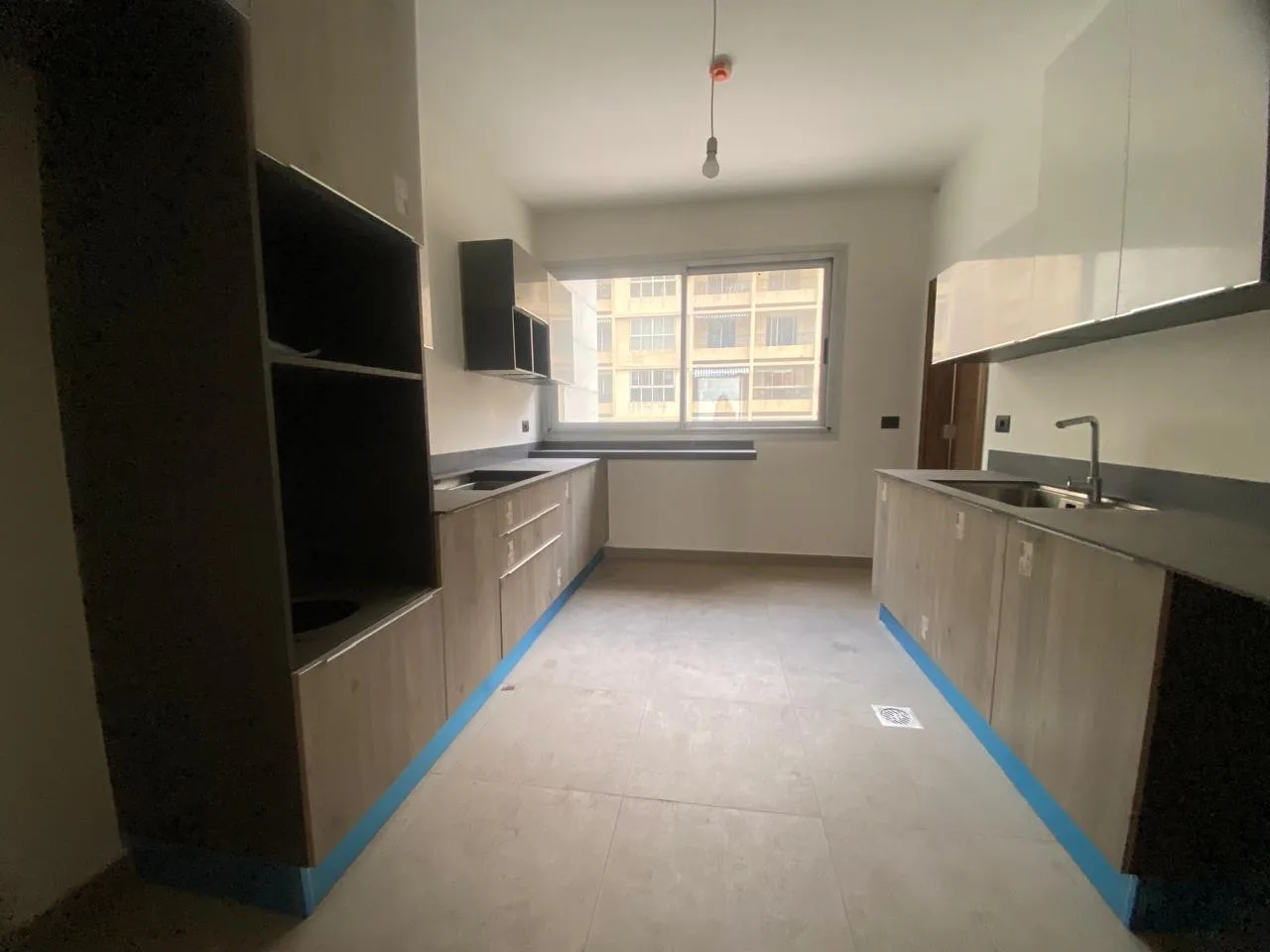 Apartment for Sale in Raoucheh, Beirut, Lebanon — الصورة 4