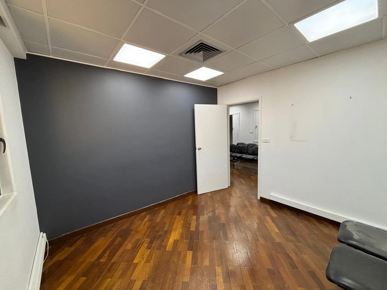 Office for rent in Badaro — الصورة 4