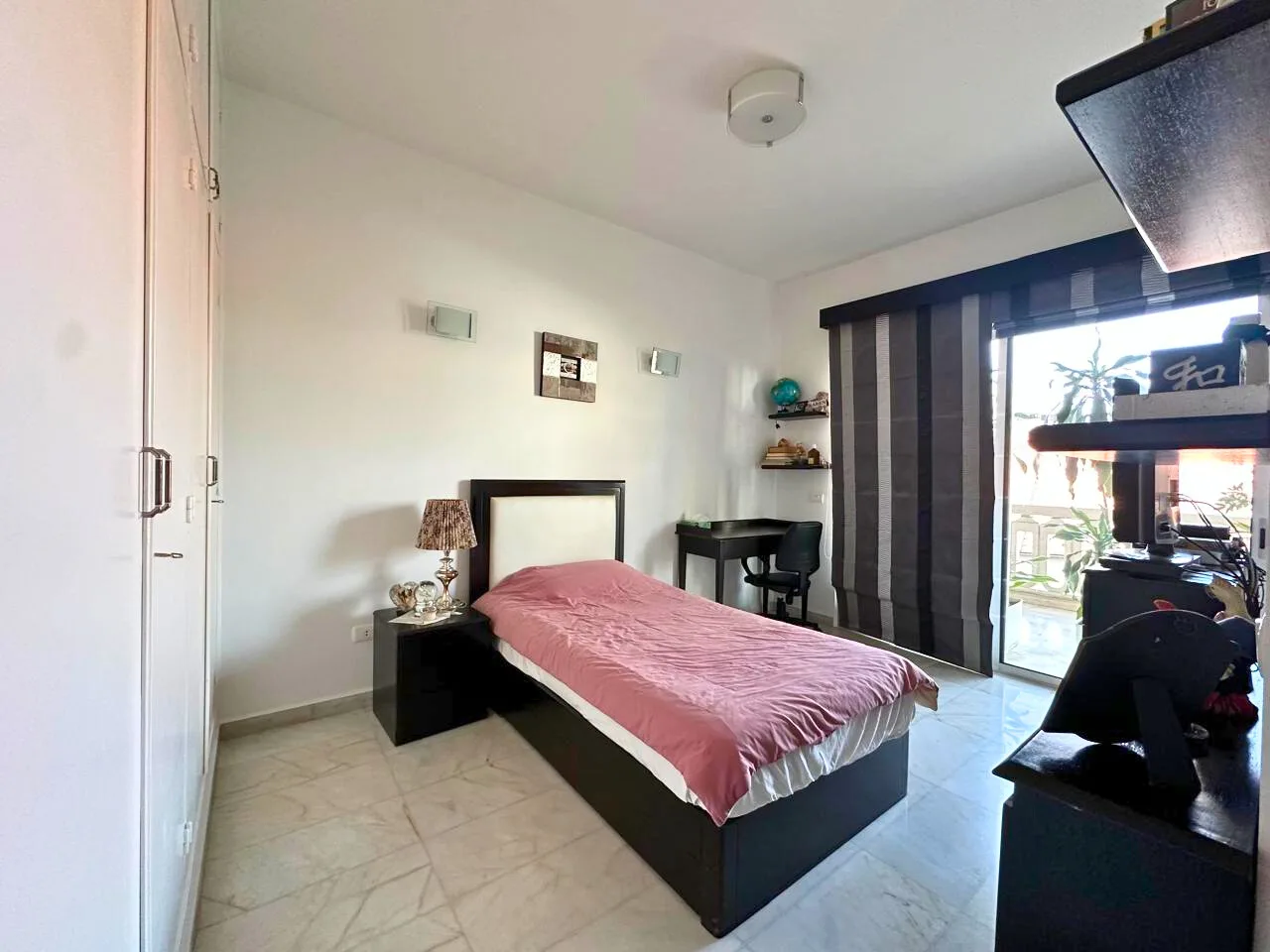Apartment for Sale in Caree d'or, Achrafieh, Beirut, Lebanon — الصورة 3