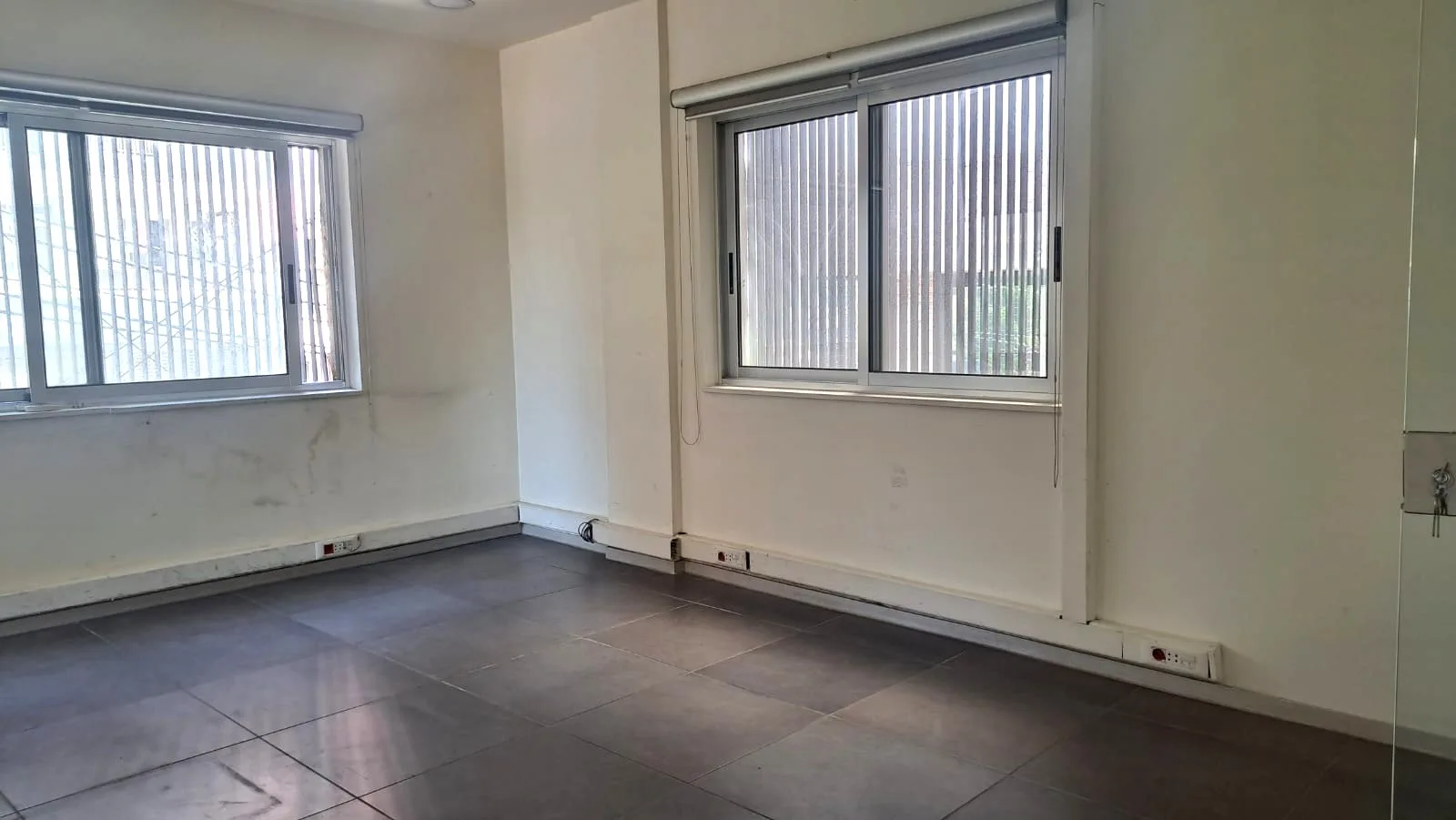 Shop for rent in Hamra, Beirut, Lebanon — الصورة 10