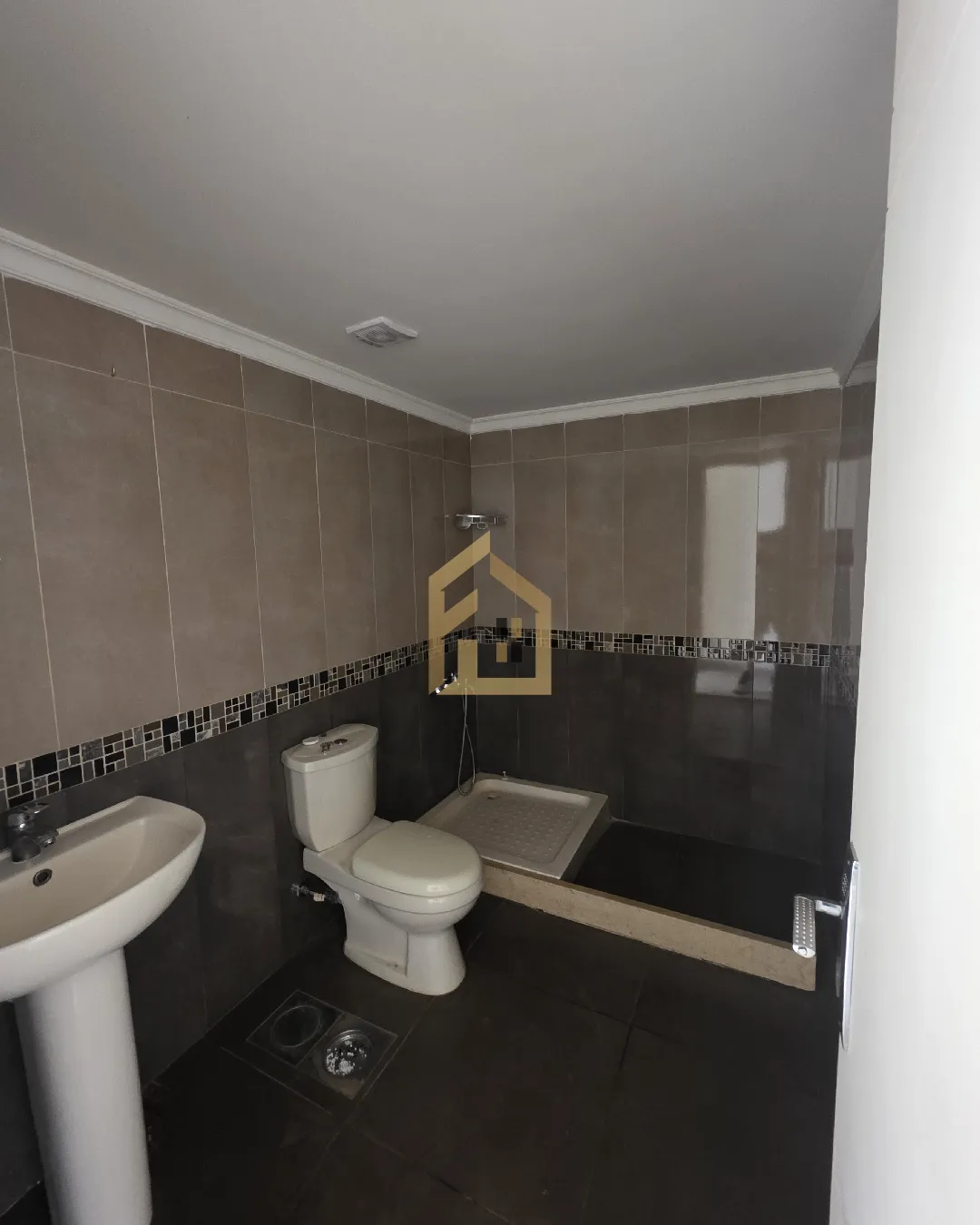 Apartment for Rent in Dekwaneh — الصورة 4