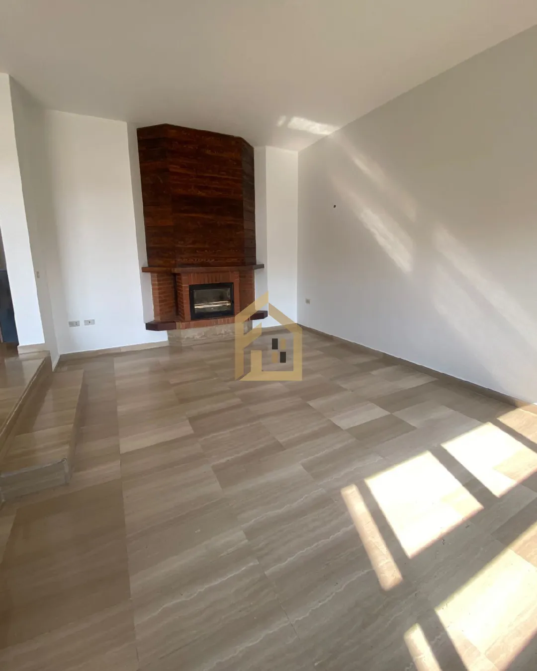 Apartment for Sale in Ballouneh — photo 2
