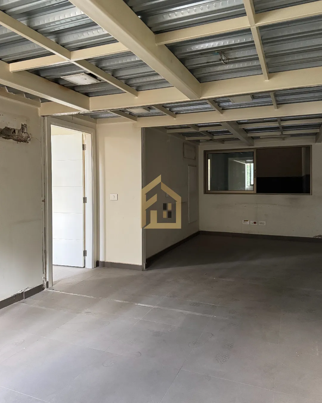 Warehouse for Rent in Bsalim — الصورة 2