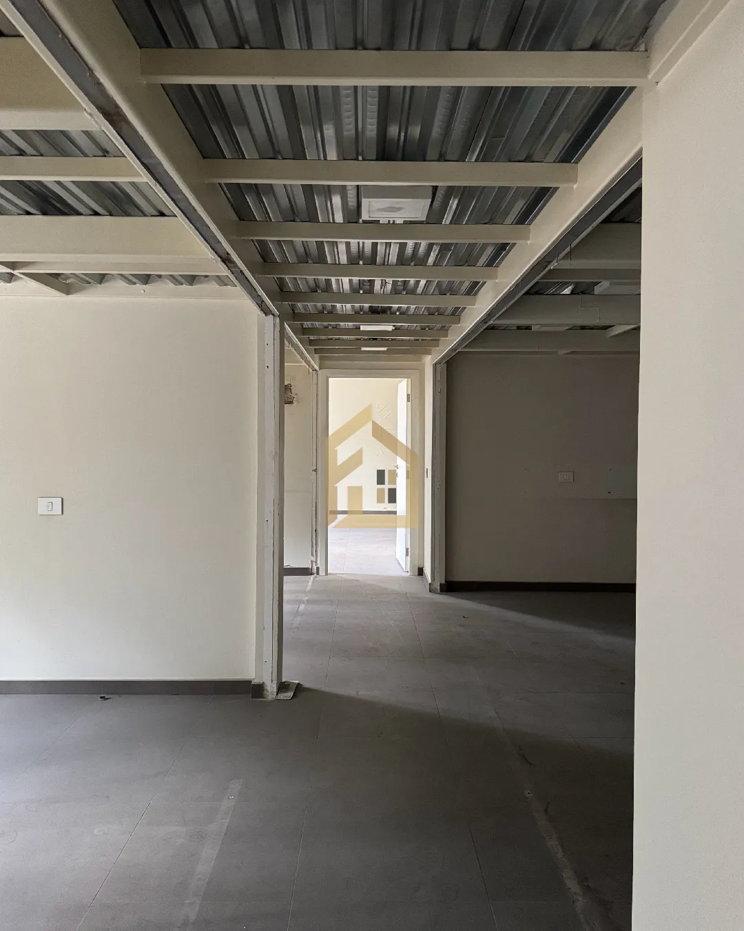 Warehouse for Rent in Bsalim — الصورة 4