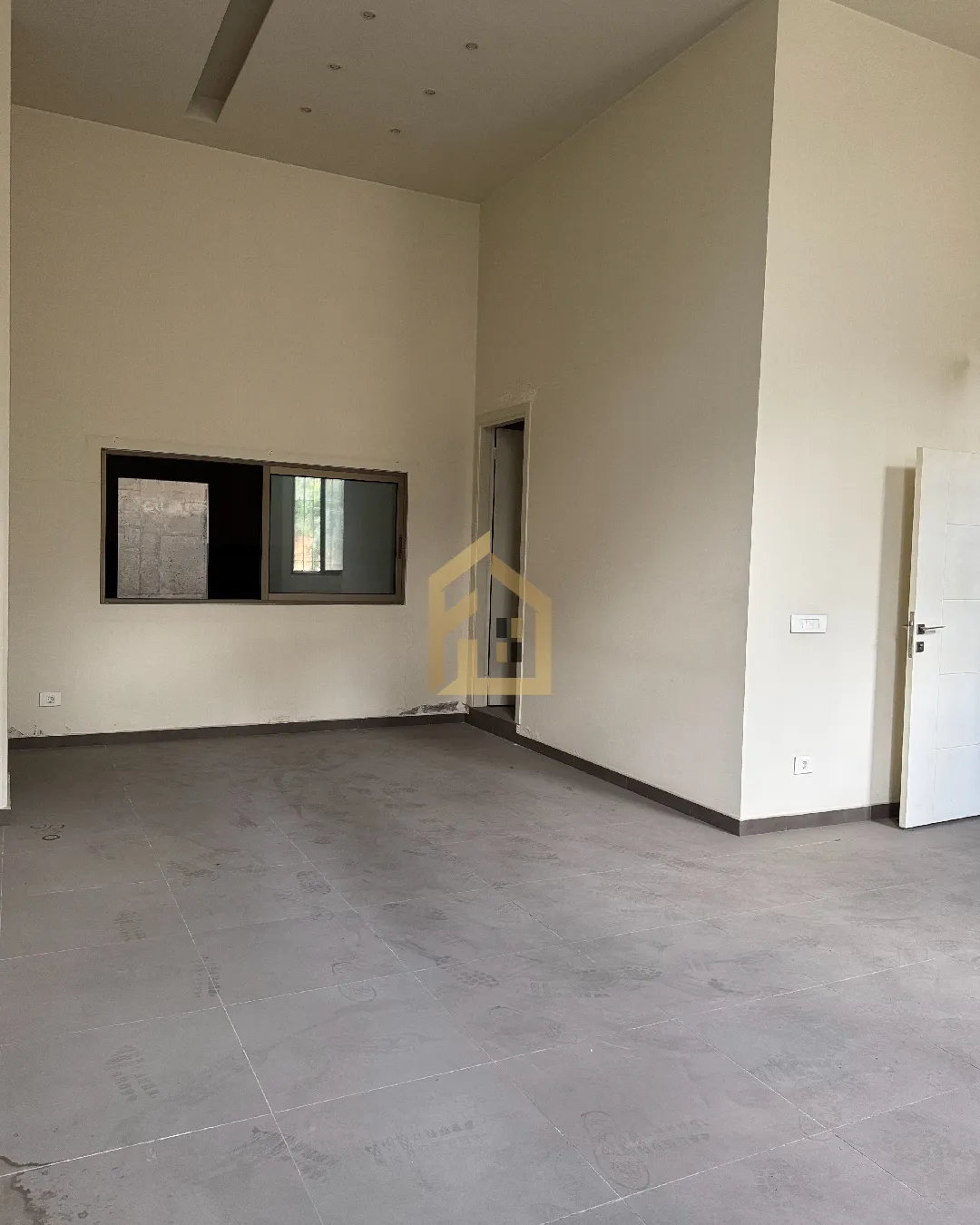 Warehouse for Rent in Bsalim — الصورة 5