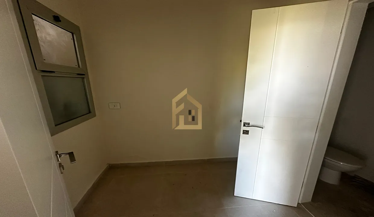 Semi-Furnished Apartment for Rent in Achrafieh — الصورة 4