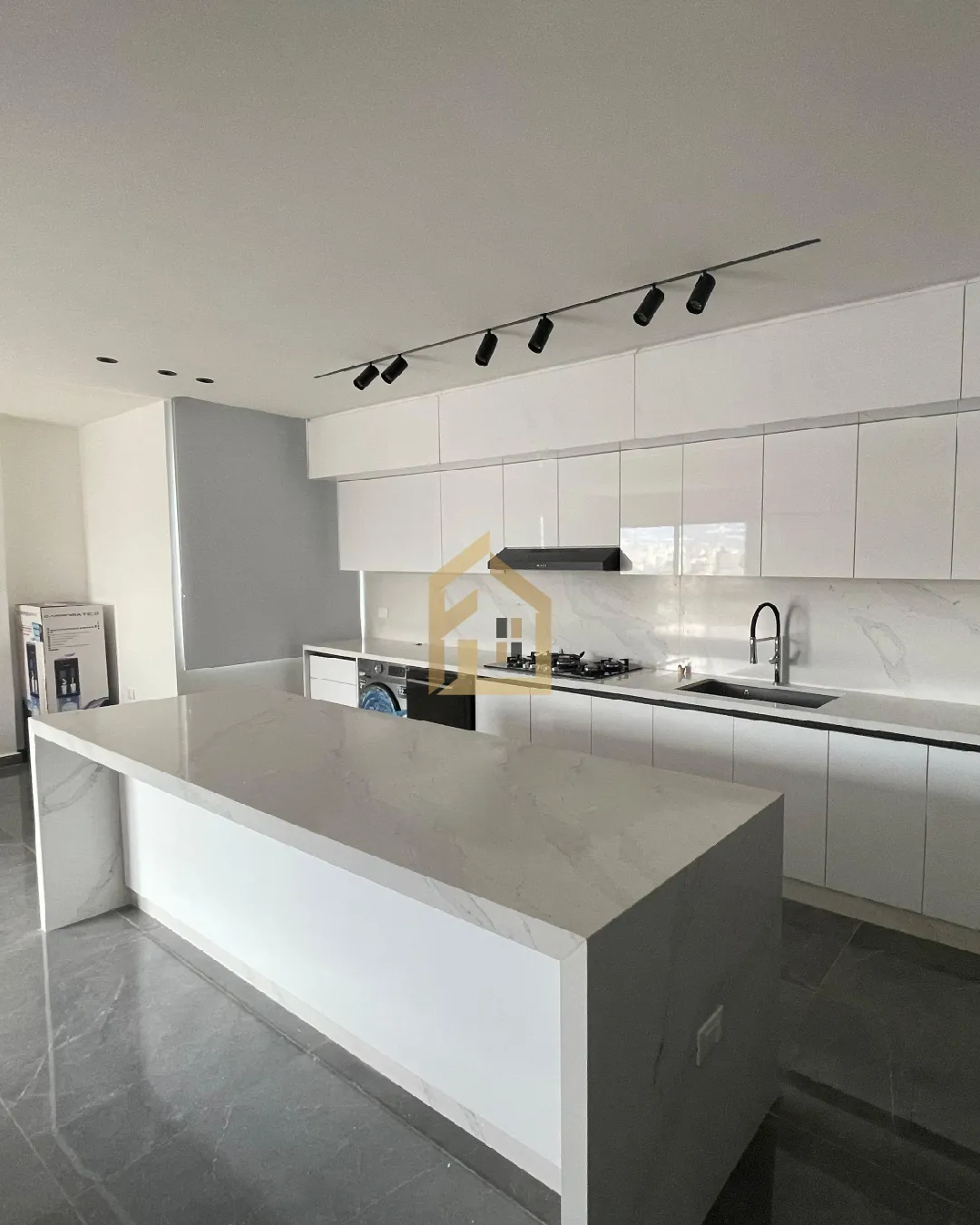 Apartment for Sale in Furn El Chebbak — photo 2