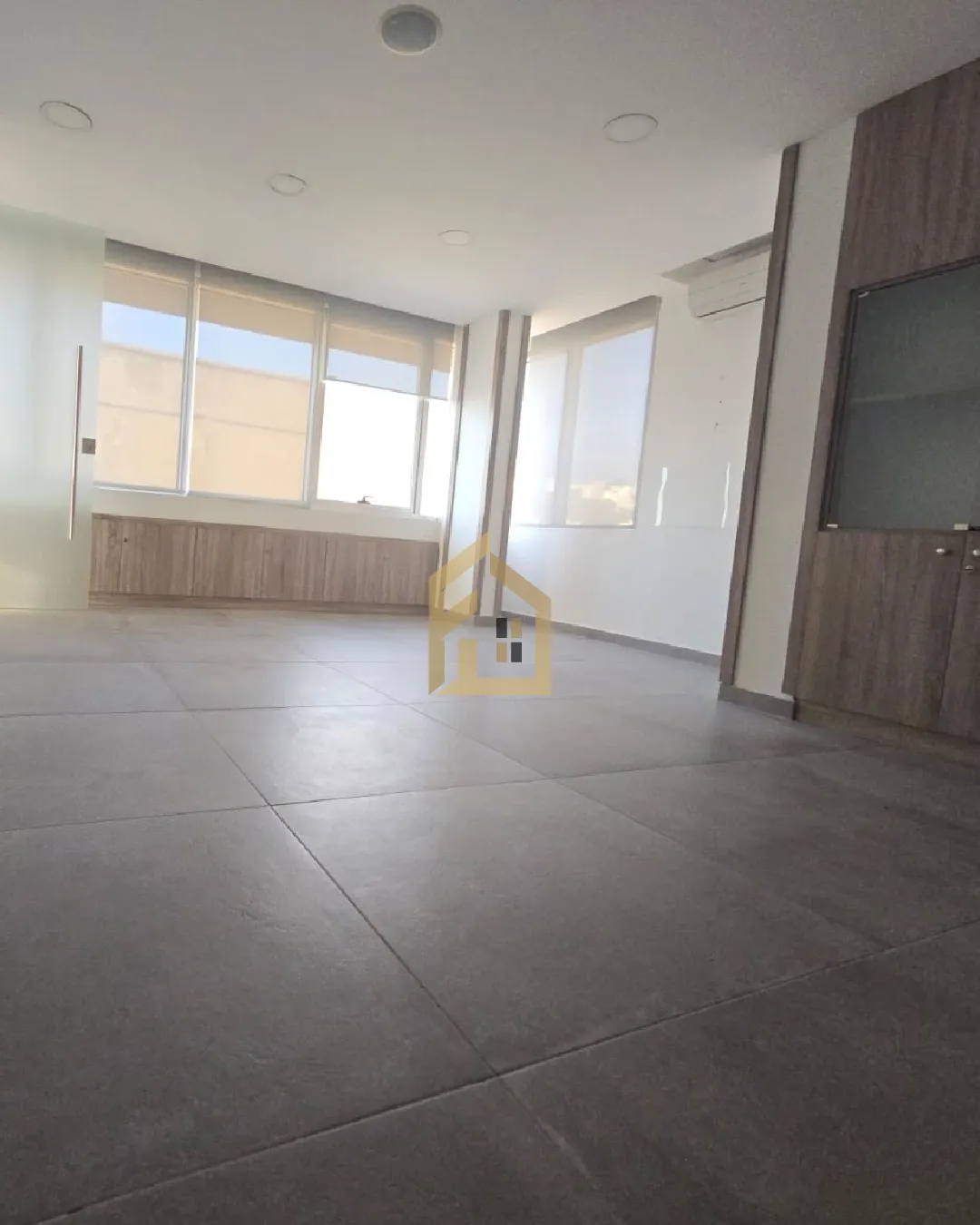 Clinic for Sale in Zalka — photo 3
