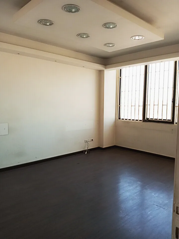 Prime Location Office in Dora Metn