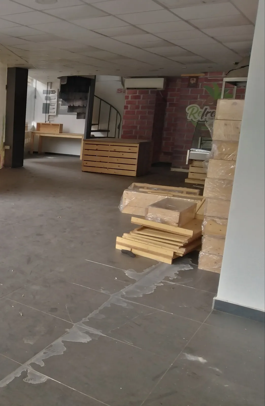 Duplex Shop in Dekwaneh, Metn