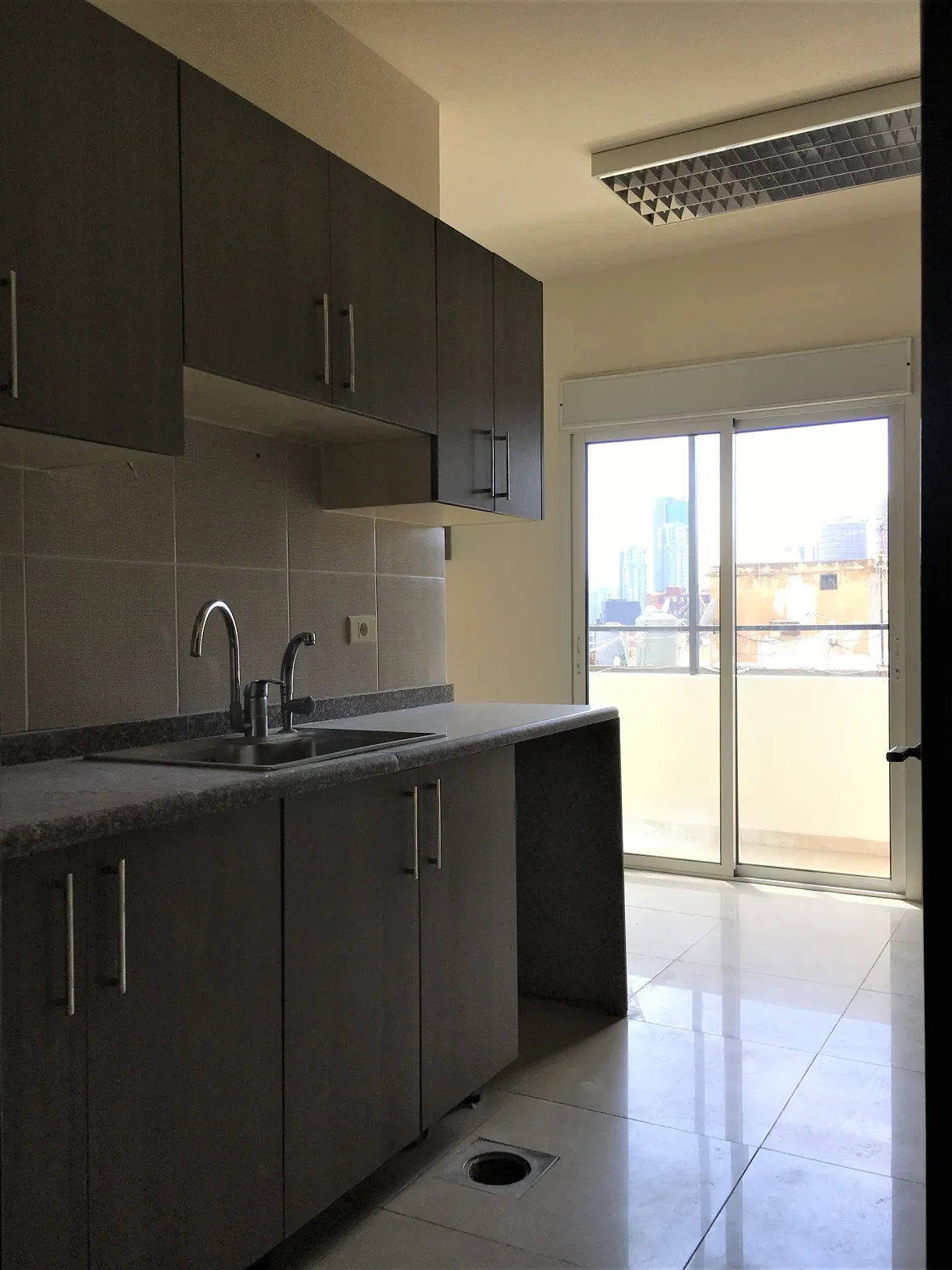 Apartment in Sin El Fil, Metn — الصورة 3