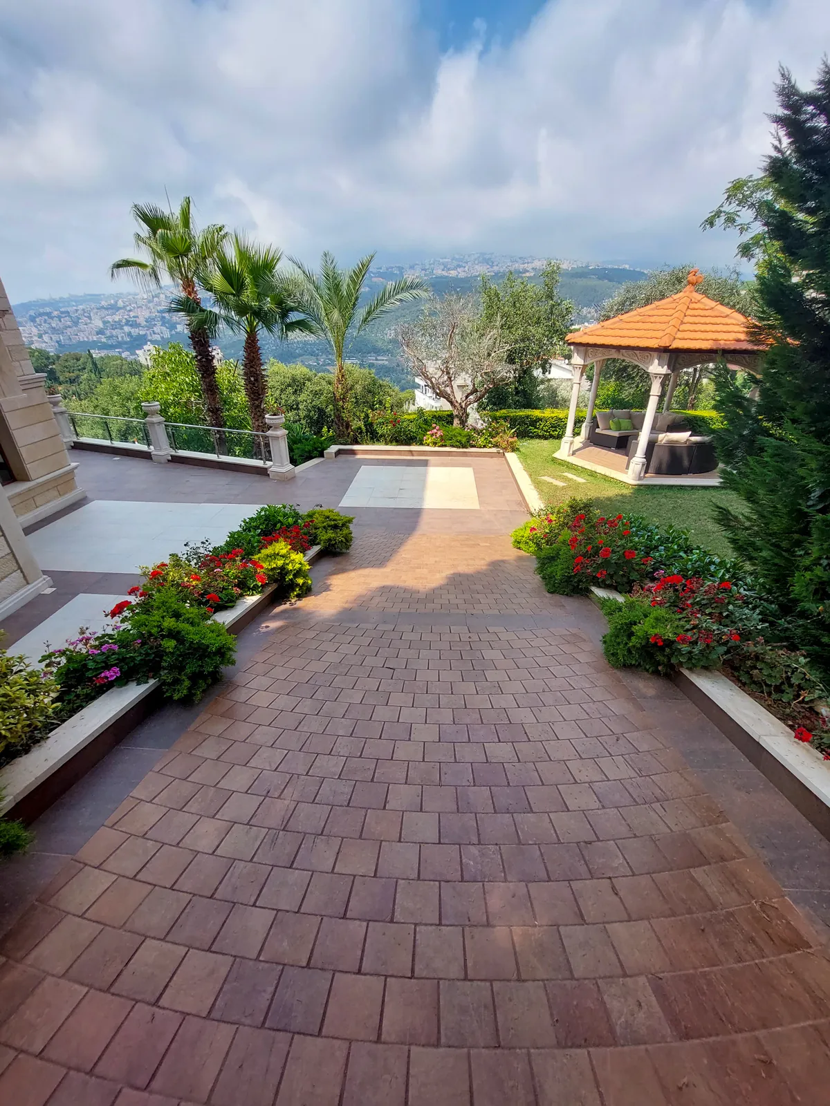 Villa for Rent in Qornet El Hamra, Metn