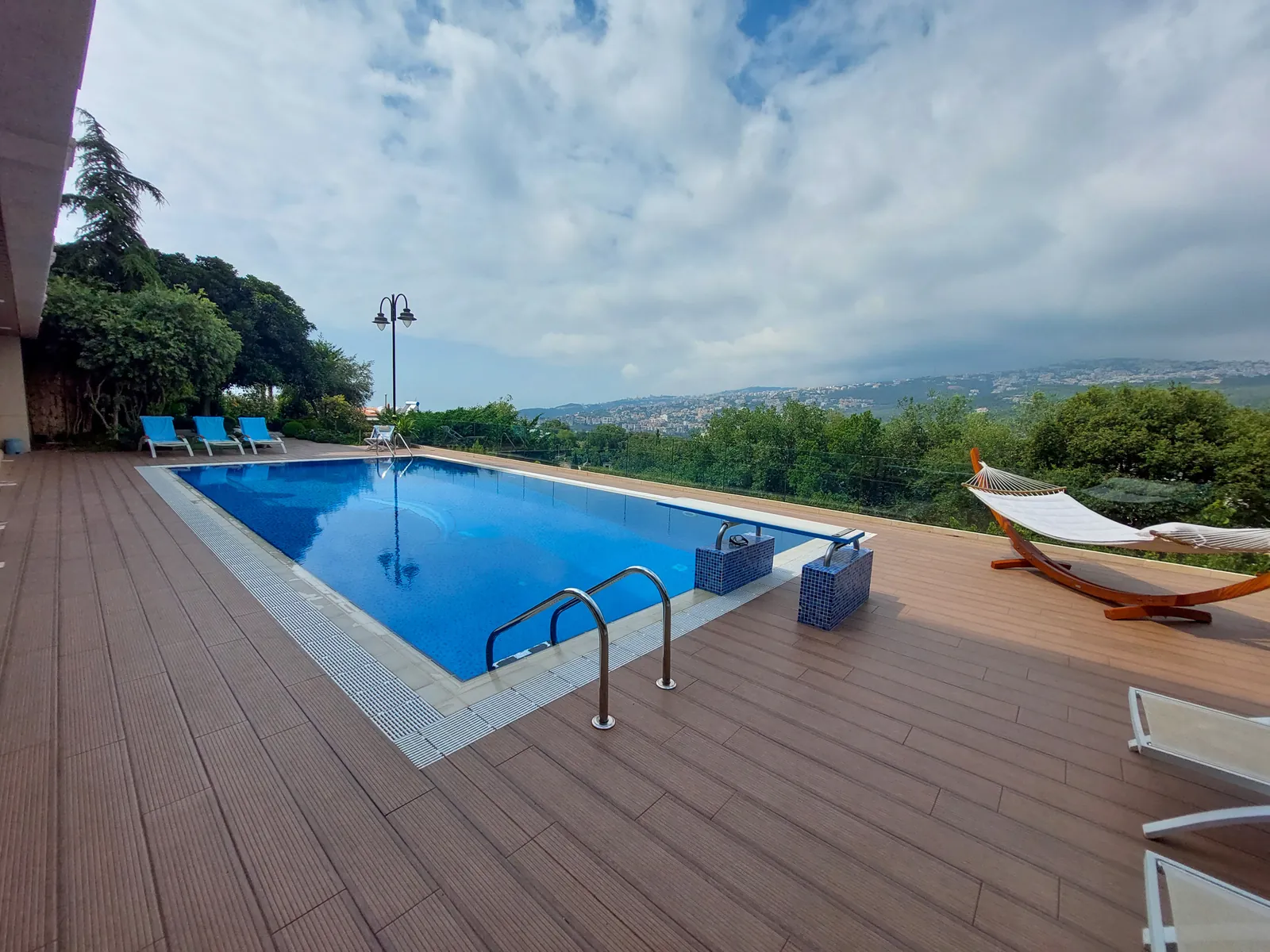 Villa for Rent in Qornet El Hamra, Metn — الصورة 5