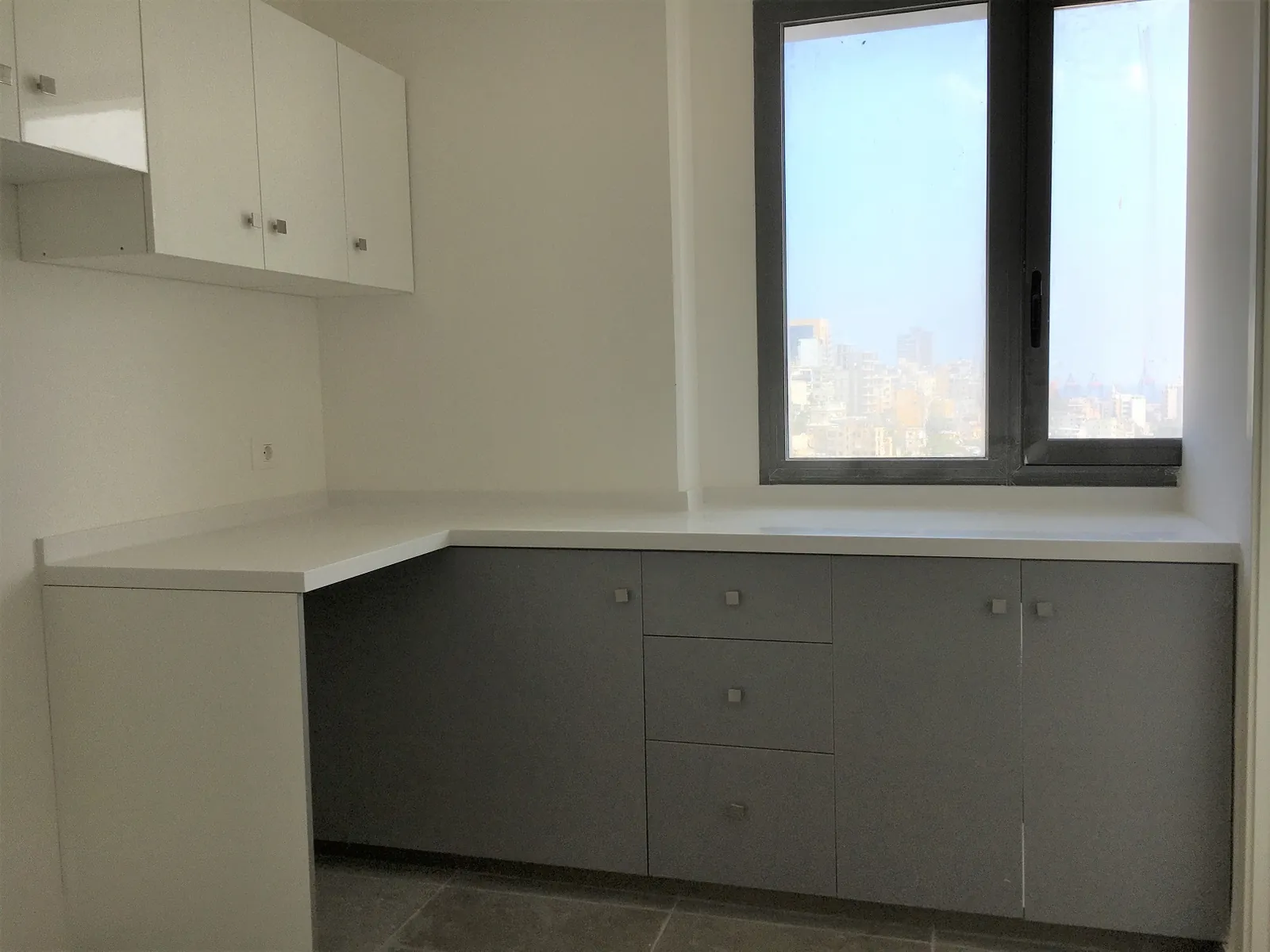 Prime Location Apartment in Achrafieh, Beirut with City View — الصورة 3