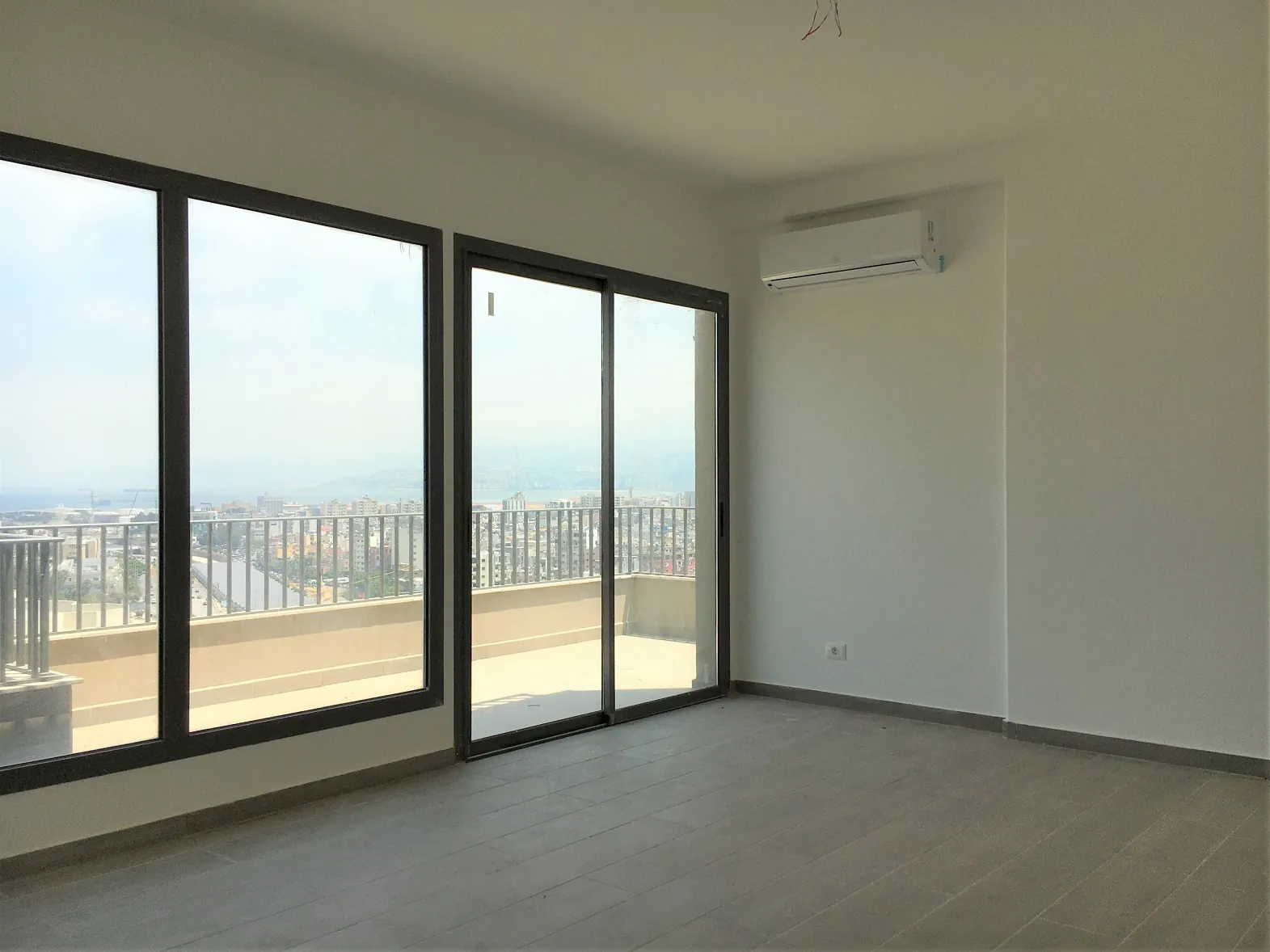 Prime Location Apartment in Achrafieh, Beirut with City View — الصورة 2