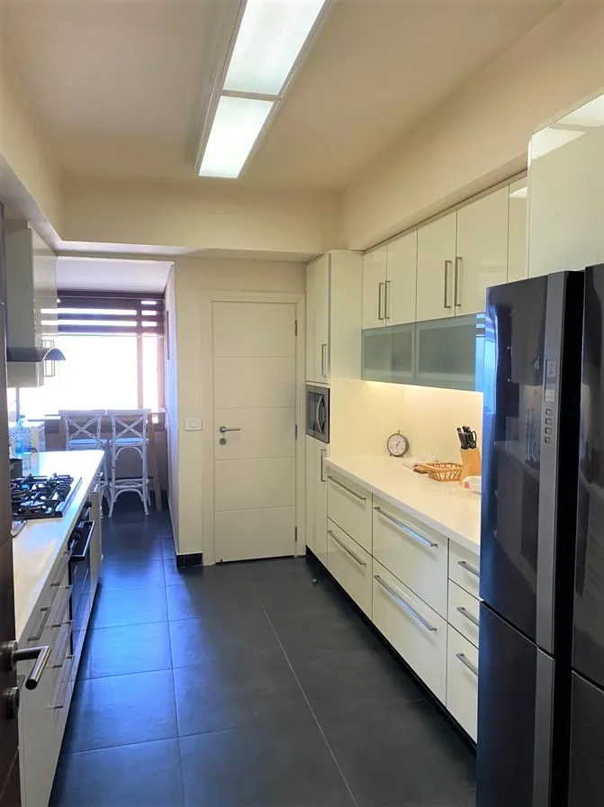Apartment in Hamra, Beirut with City and Sea View — الصورة 3