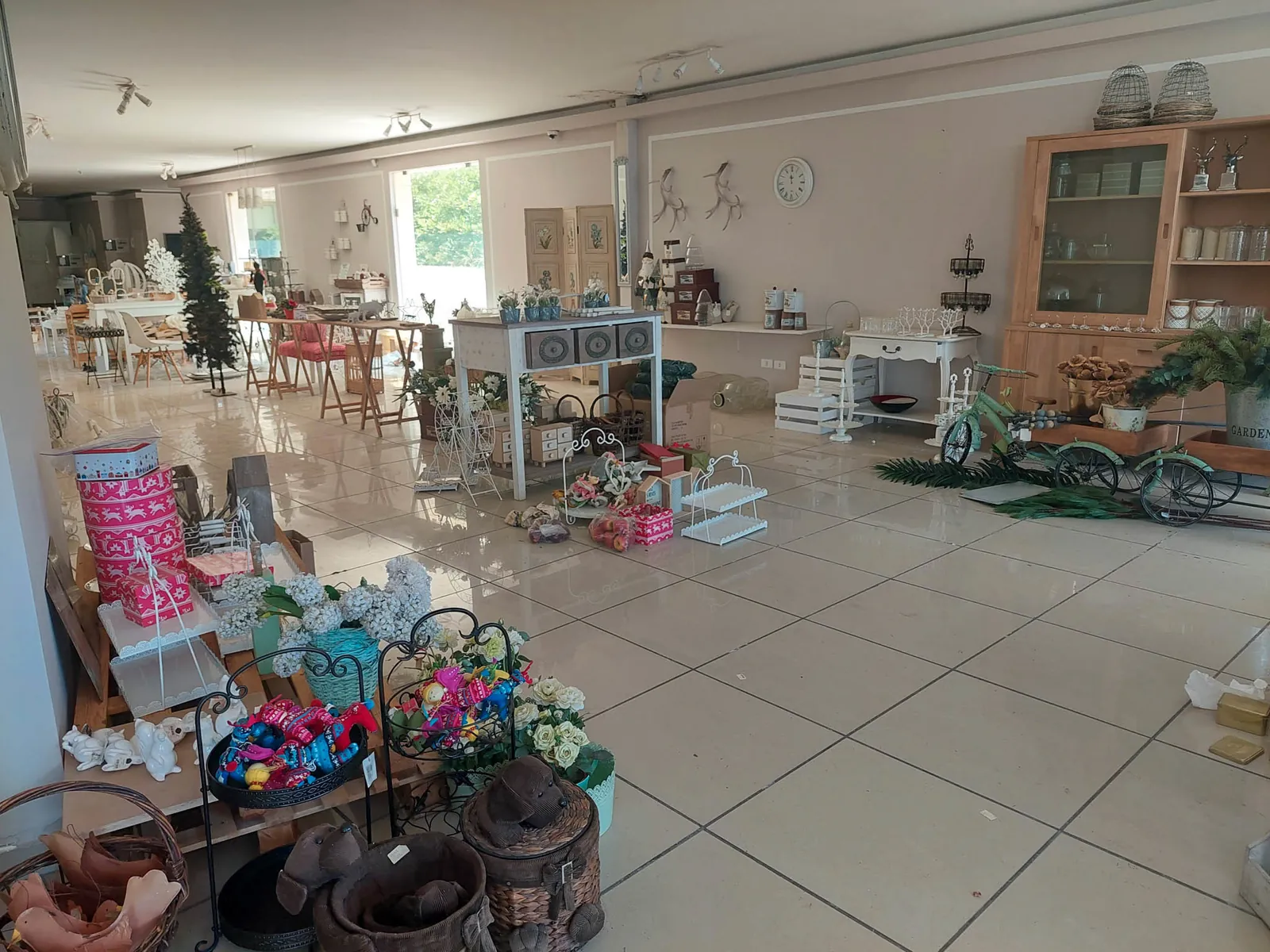 Showroom in Mazraat Yachouh, Metn — photo 2