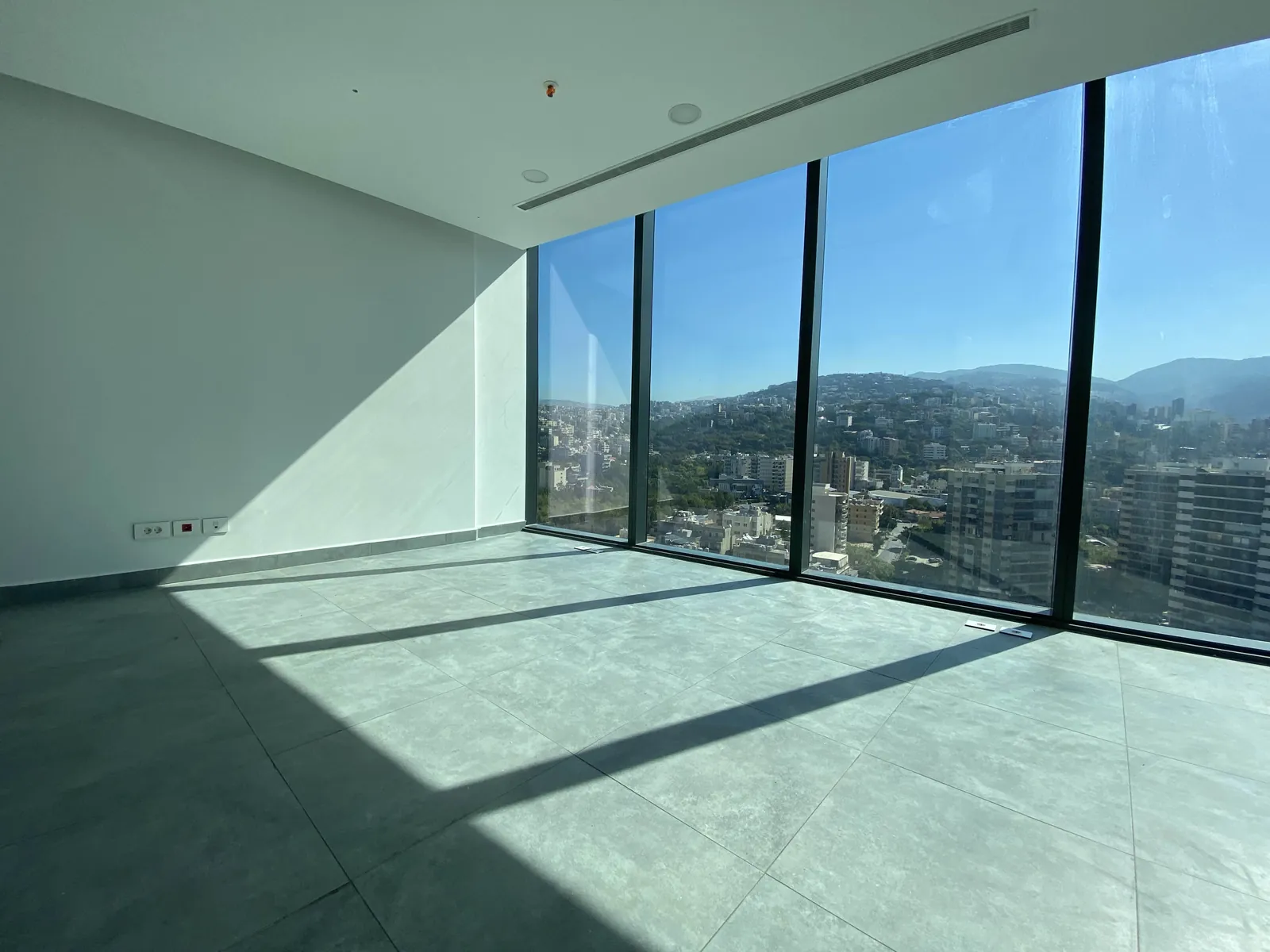 Office for Rent in Antelias, Metn — الصورة 1