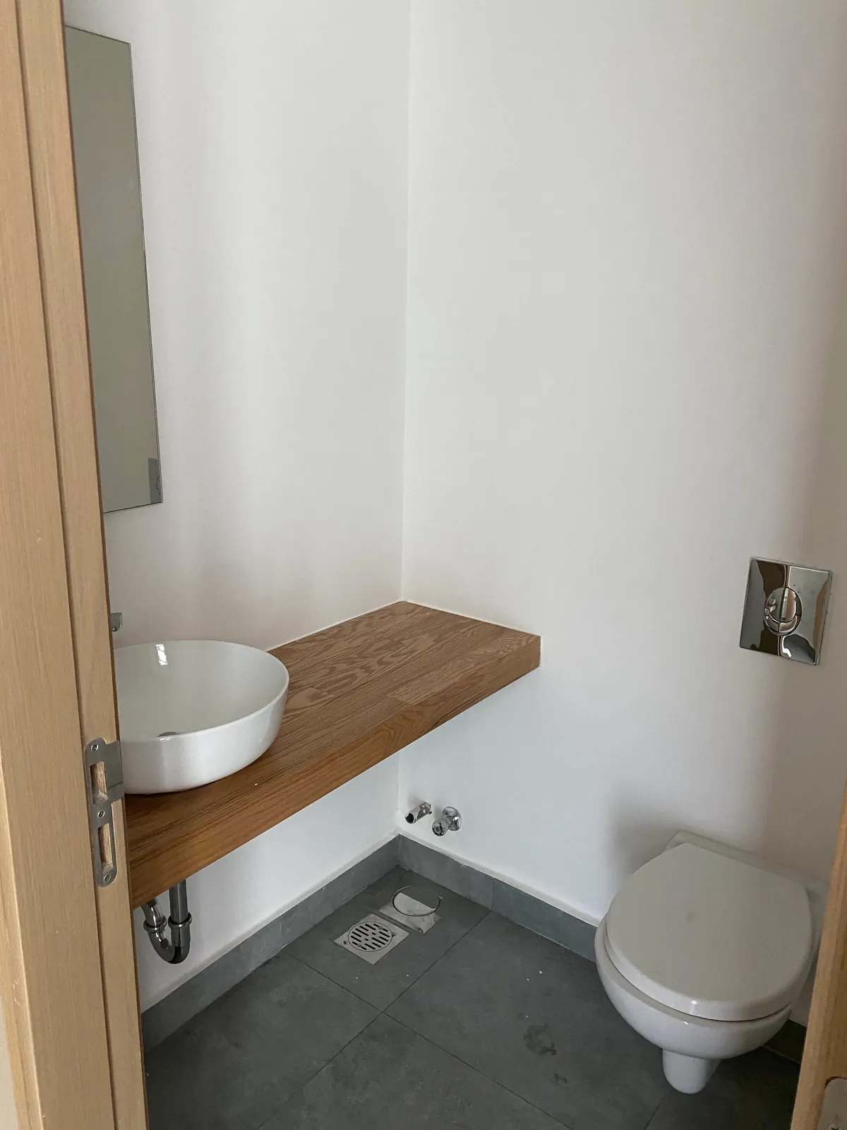 Office for Rent in Antelias, Metn — الصورة 4