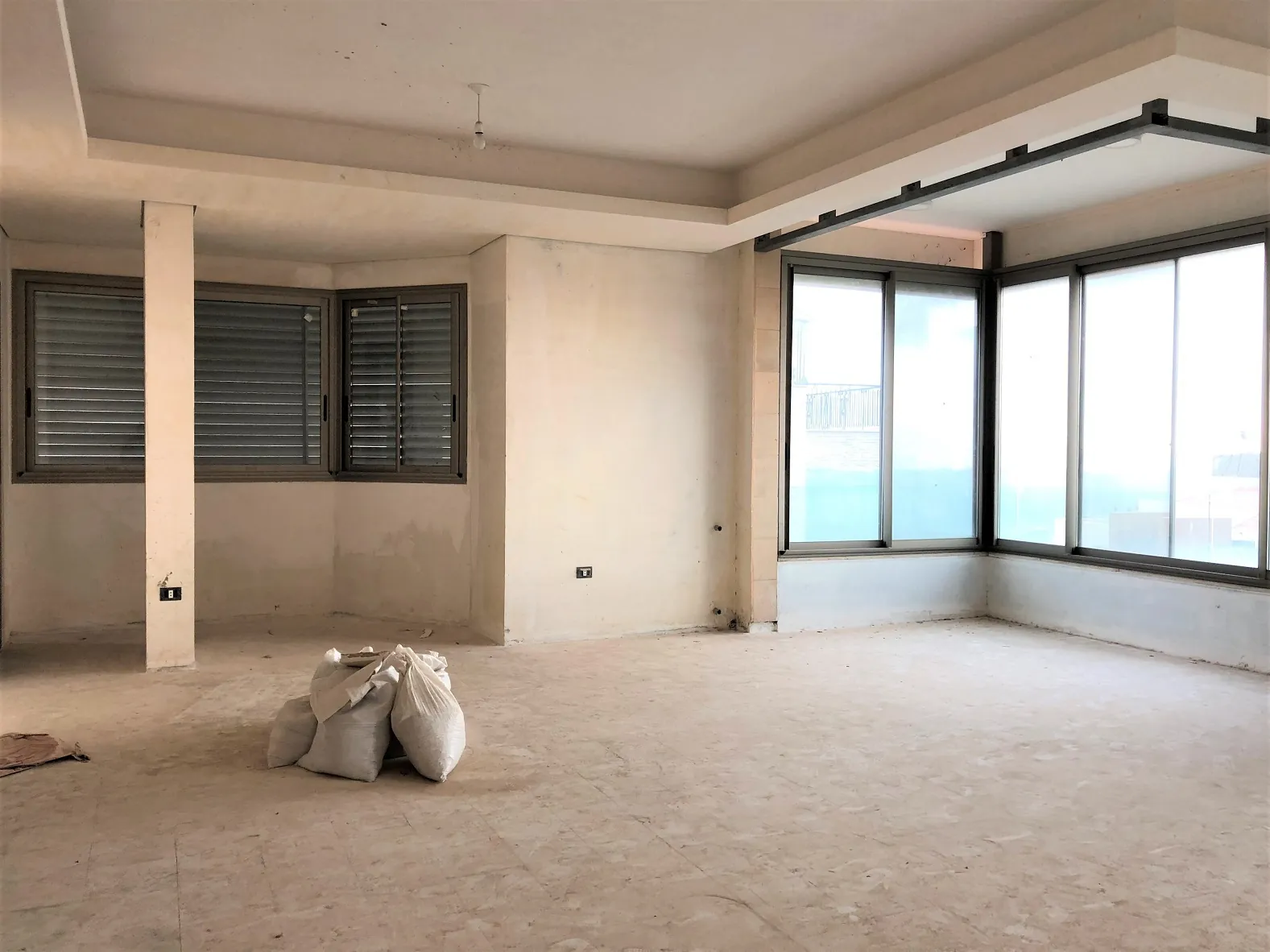 Duplex in Monteverde Beit Mery with Mountain & Partial Sea View — الصورة 3