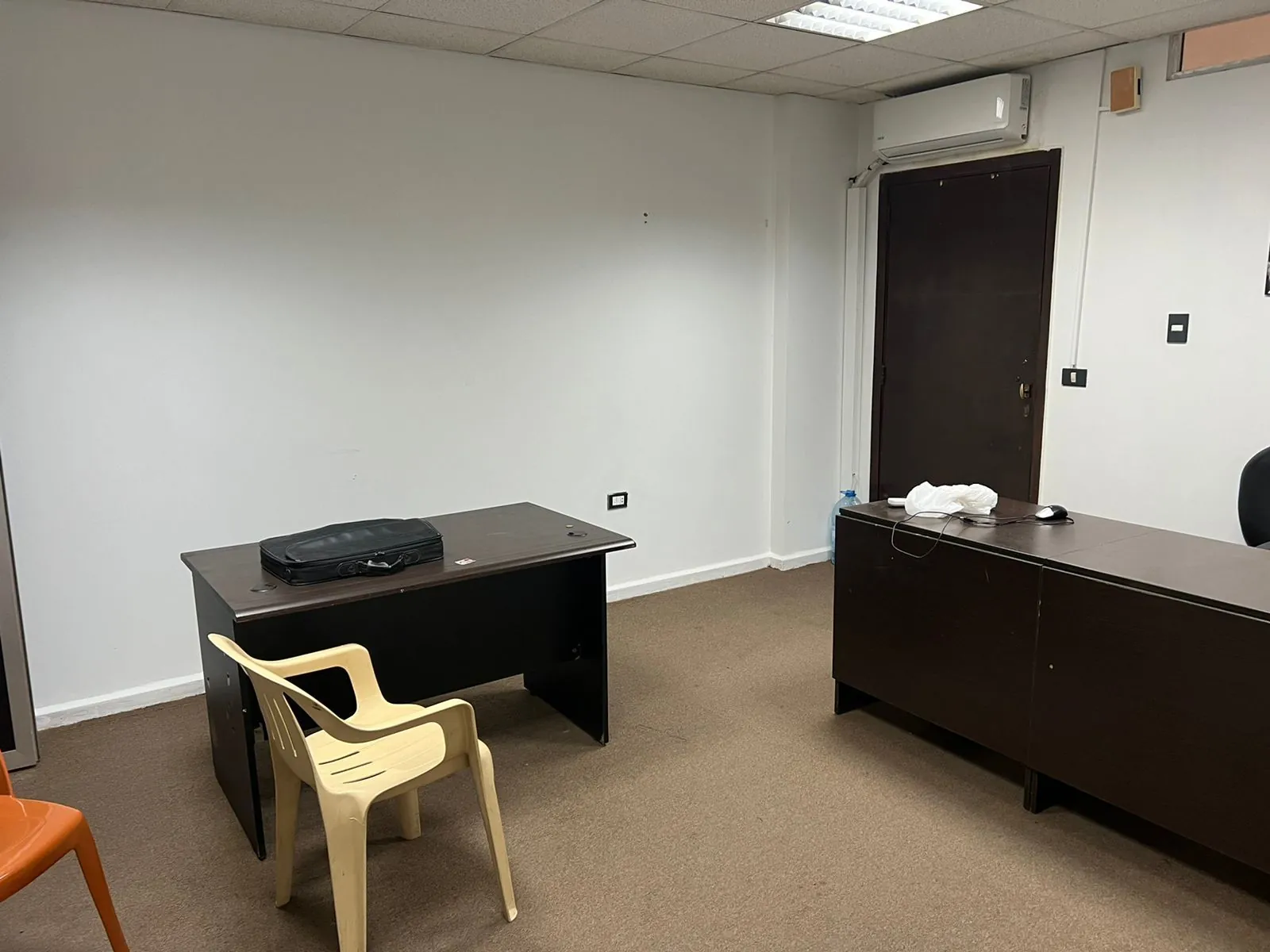 Semi-Furnished Office for Rent in Dora, Metn — الصورة 4