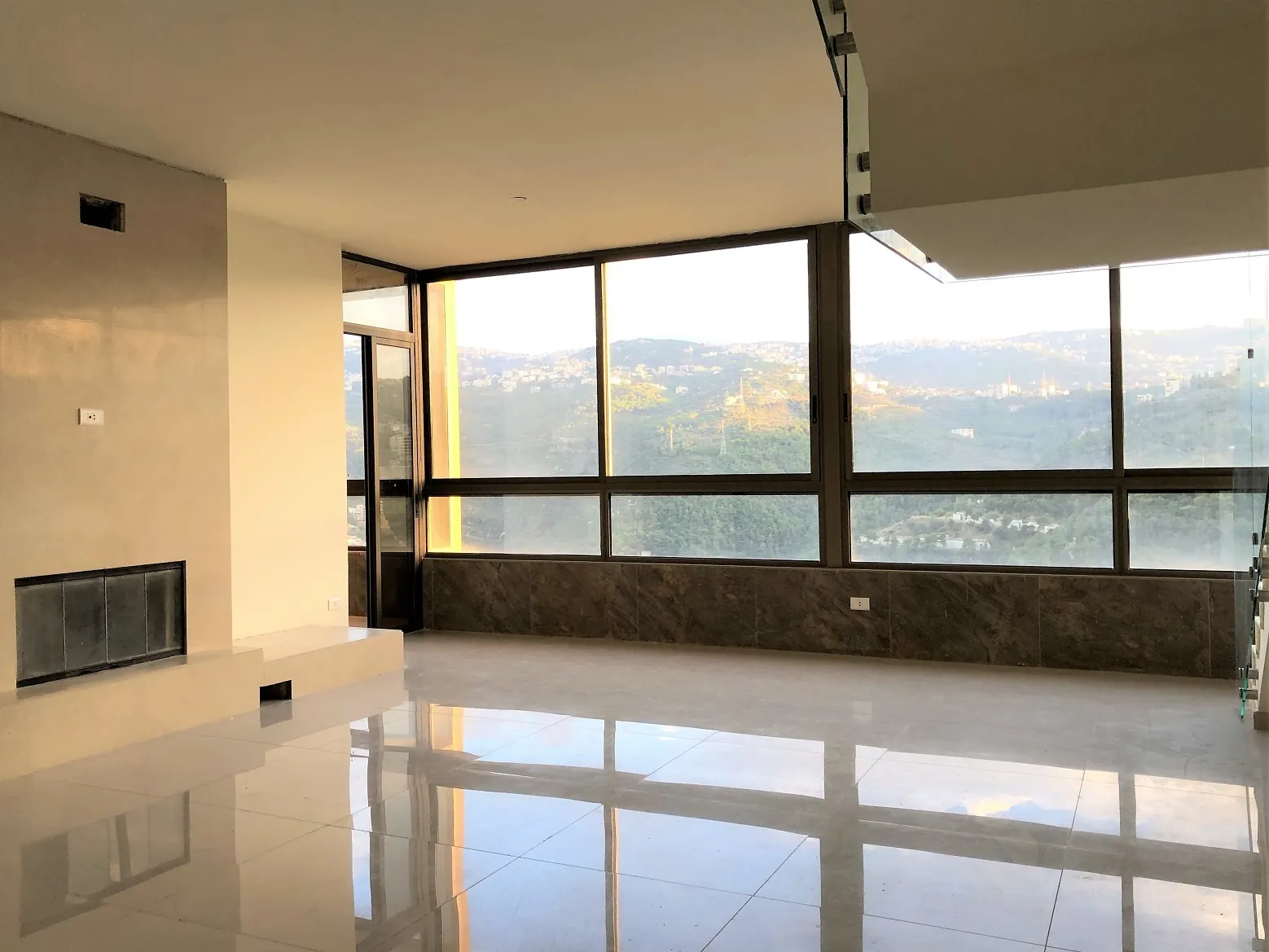 Duplex in Mansourieh, Metn with Panoramic Mountain View — الصورة 2