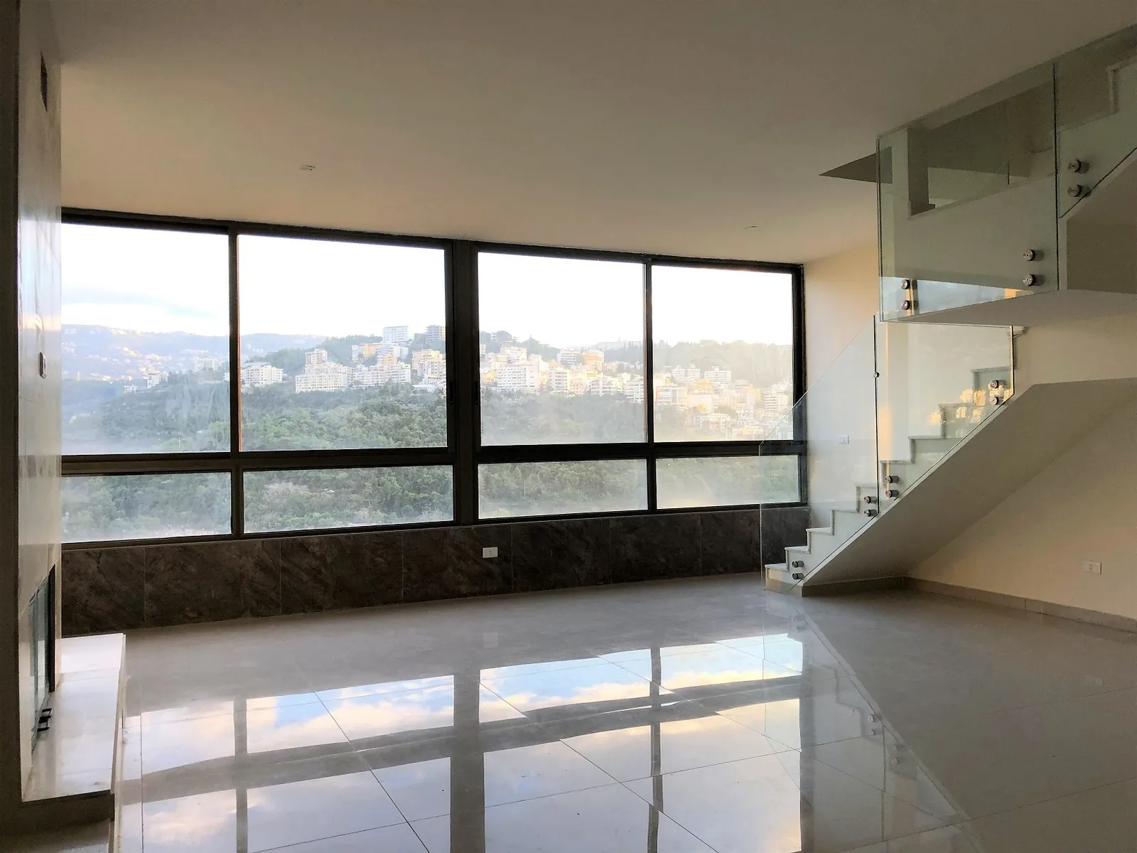 Duplex in Mansourieh, Metn with Panoramic Mountain View — الصورة 3