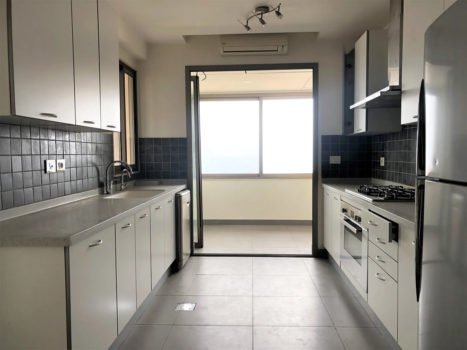 Apartment in Achrafieh, Beirut with City and Sea View — photo 3
