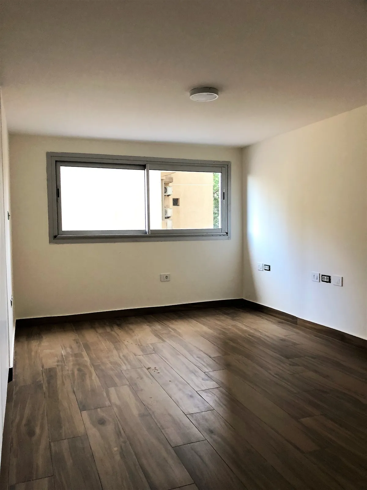 Prime Location Duplex in Ras El Nabaa, Beirut — الصورة 5