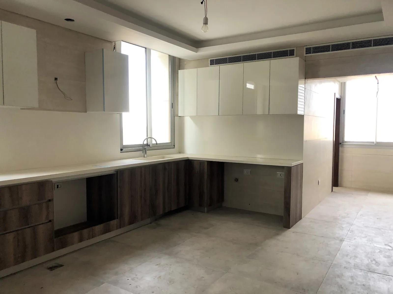 Apartment in Ras El Nabaa Beirut with Mountain and City View — الصورة 2