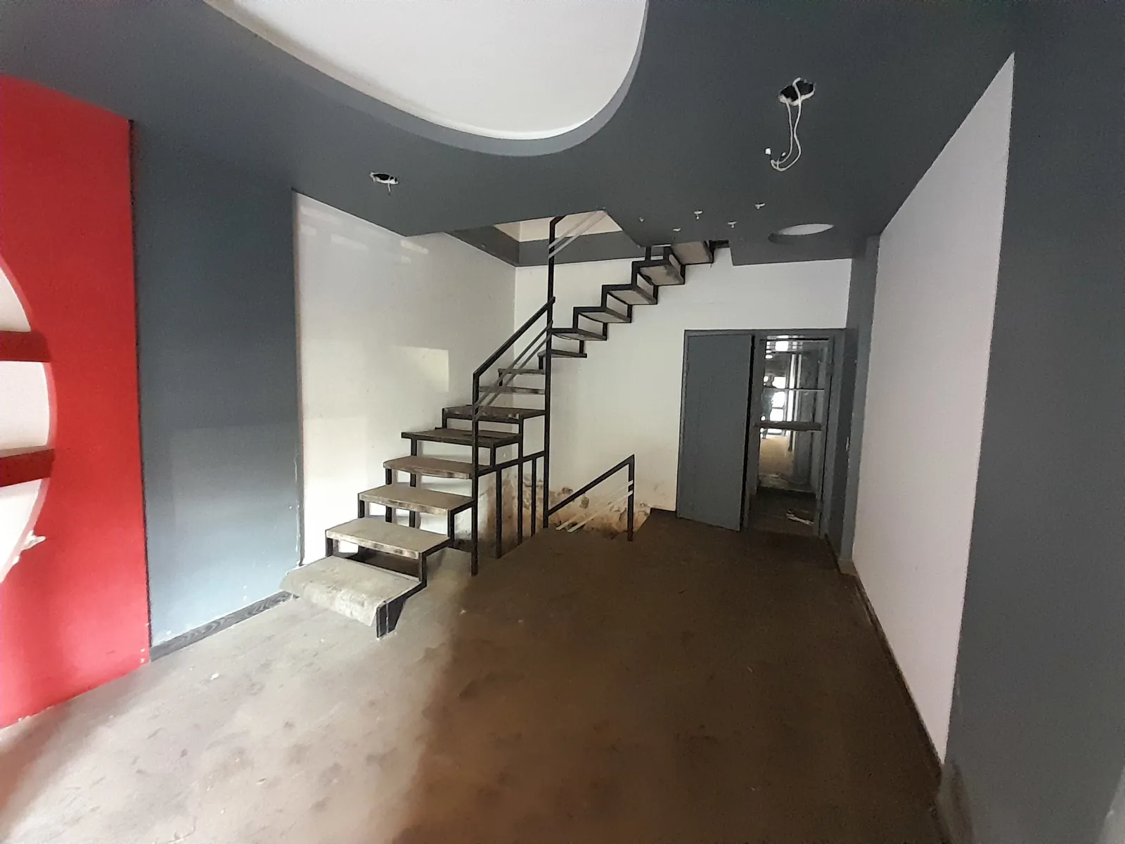 Triplex Shop in New Jdeideh, Metn