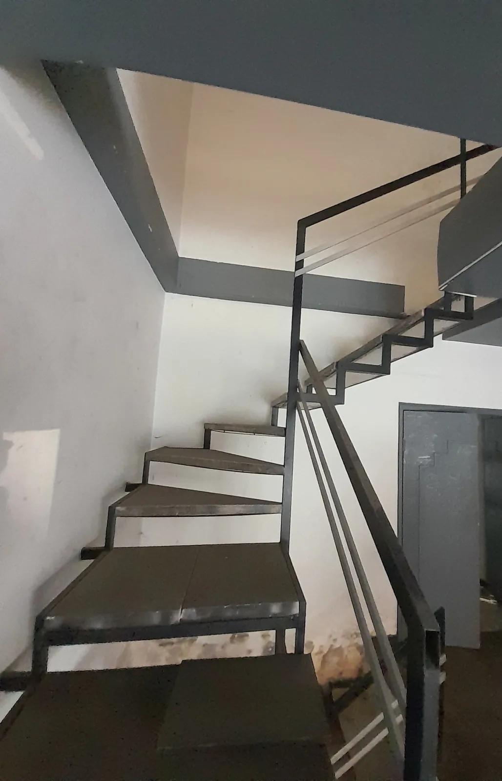 Triplex Shop in New Jdeideh, Metn — الصورة 2