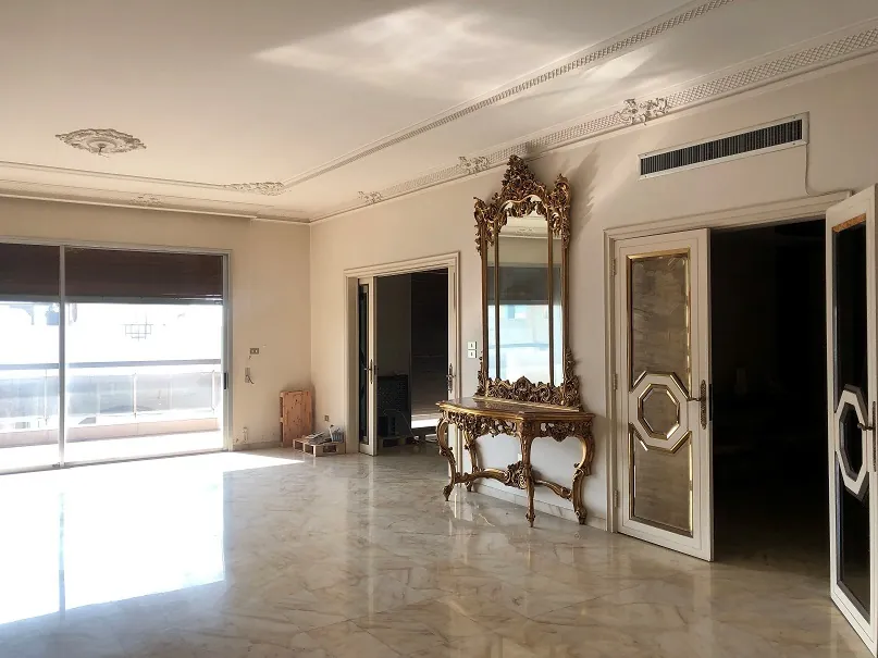 Prime Location Apartment in Tallet El Khayat, Beirut