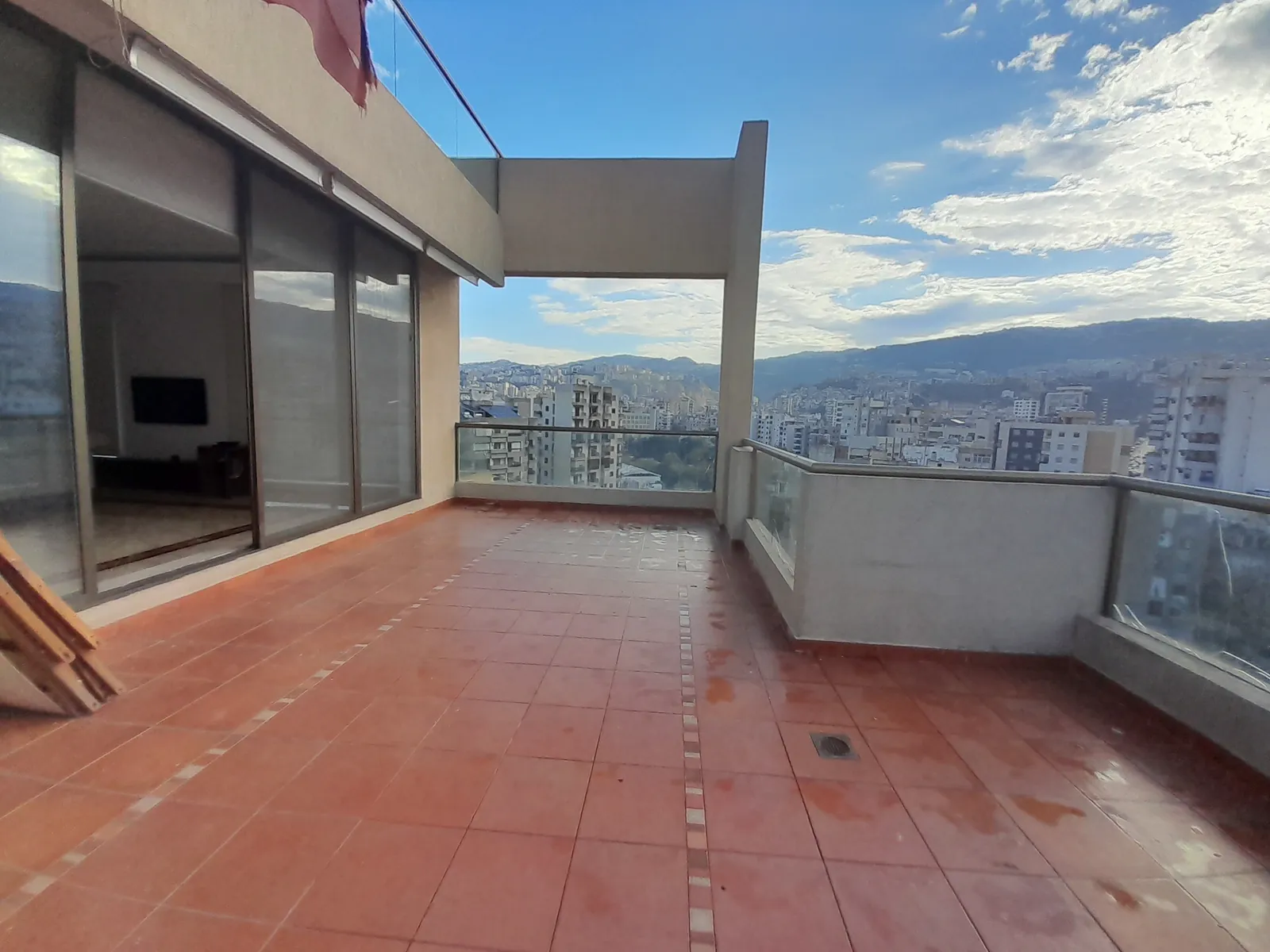 Fully Furnished Apartment for Rent in Central Jdeideh, Metn — الصورة 1
