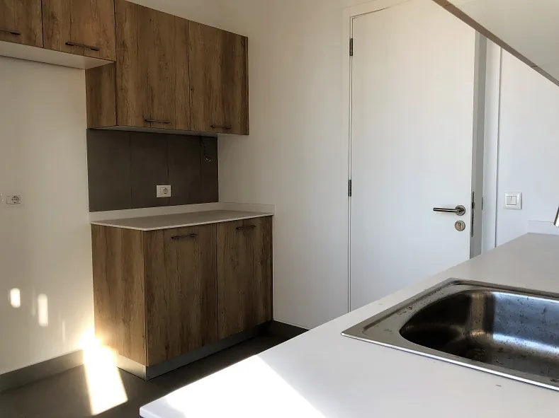 Prime Location Apartment for Rent in Gemmayze, Beirut — الصورة 3