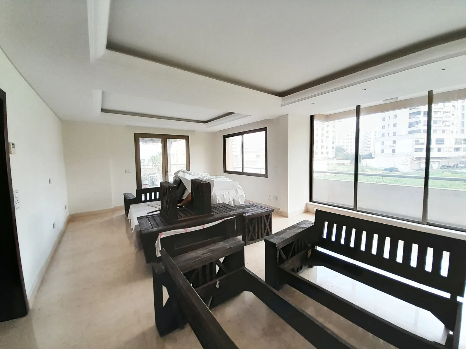 Apartment for Rent in Jdeideh, Metn with Terrace — الصورة 3