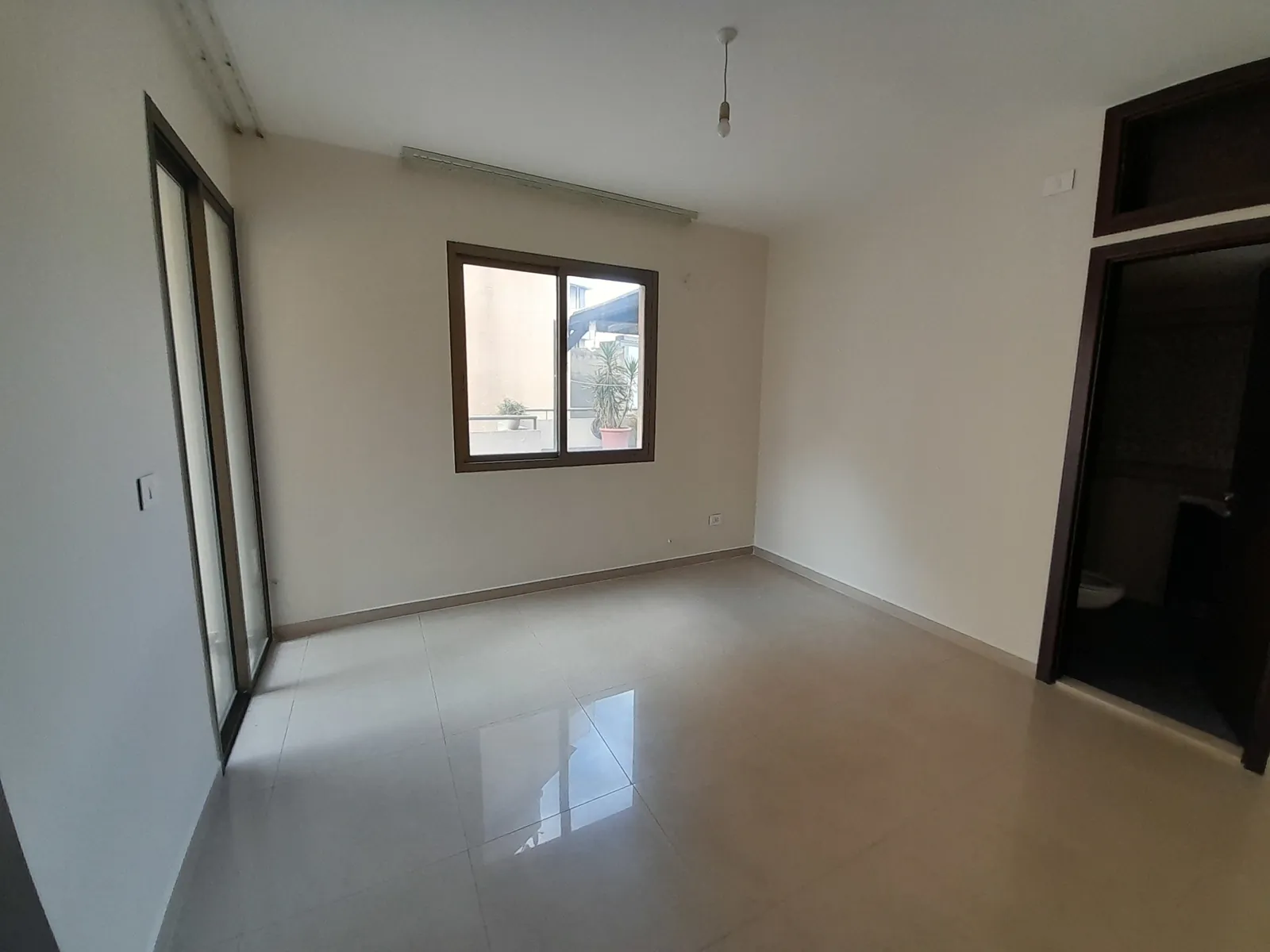 Apartment for Rent in Jdeideh, Metn with Terrace — الصورة 5