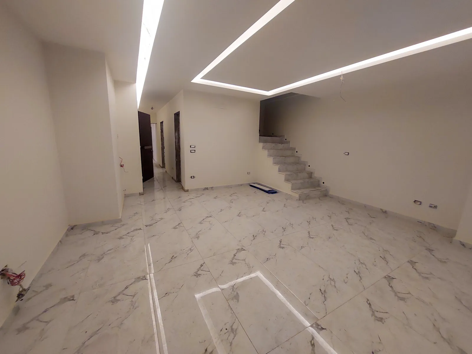 Duplex in Beit El Kikko, Metn with a Breathtaking Sea View — الصورة 4