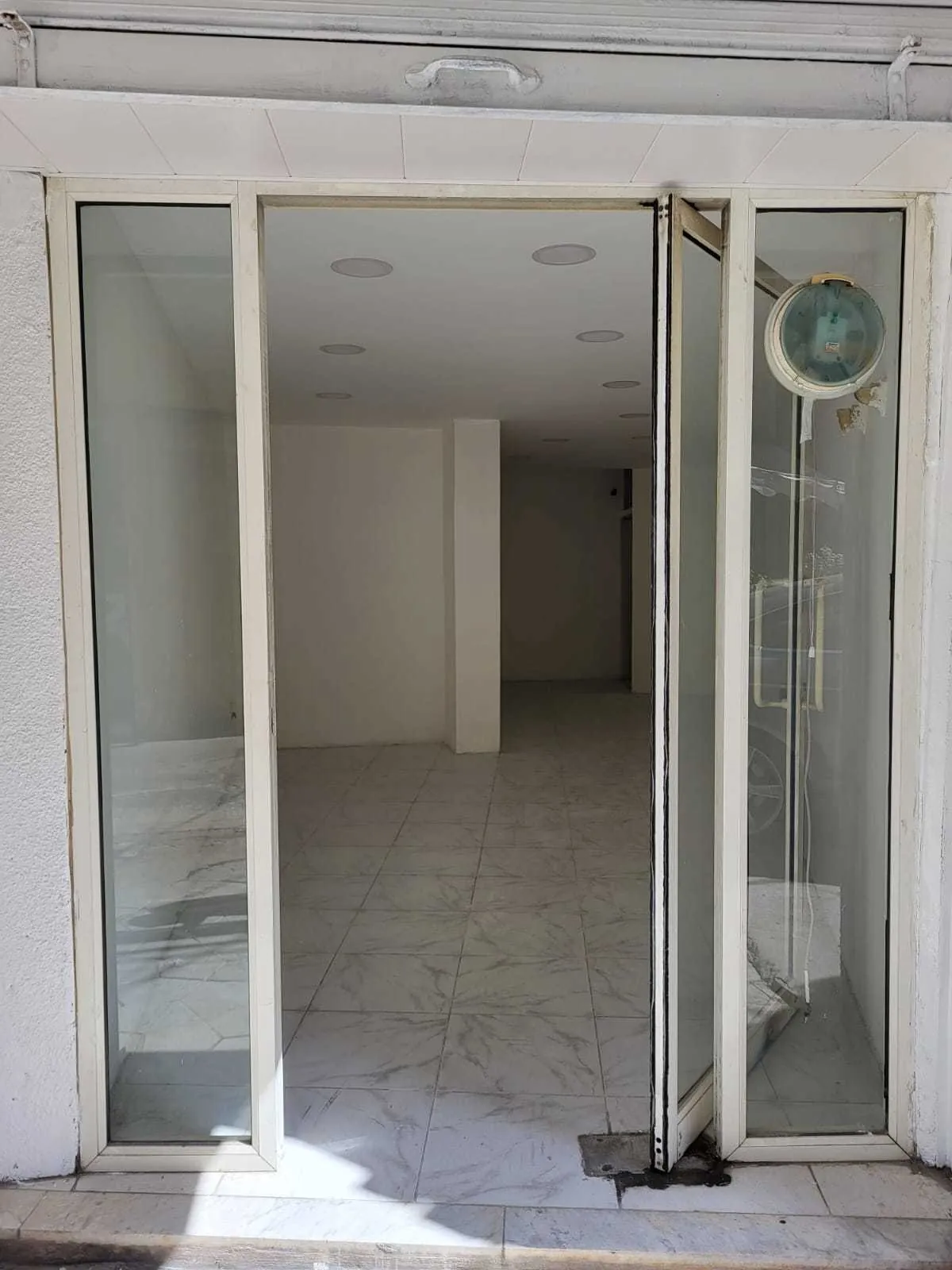 Prime Location Shop for Rent in New Jdeideh, Metn — photo 1