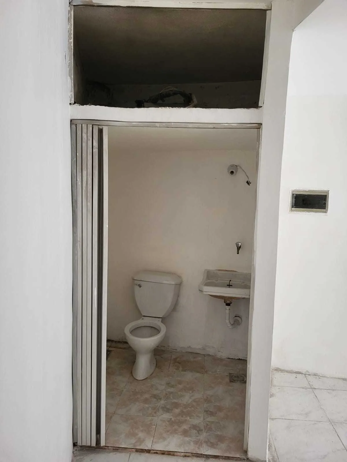 Prime Location Shop for Rent in New Jdeideh, Metn — photo 3