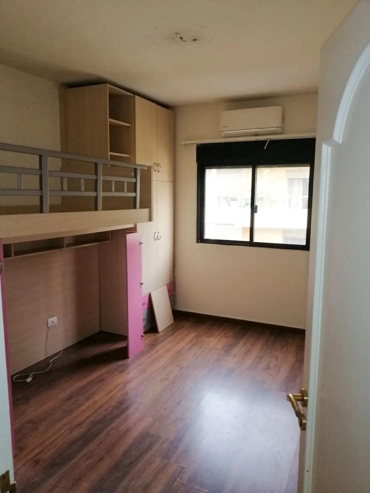 Semi-Furnished Apartment in Mazraat Yachouh, Metn with View — الصورة 5