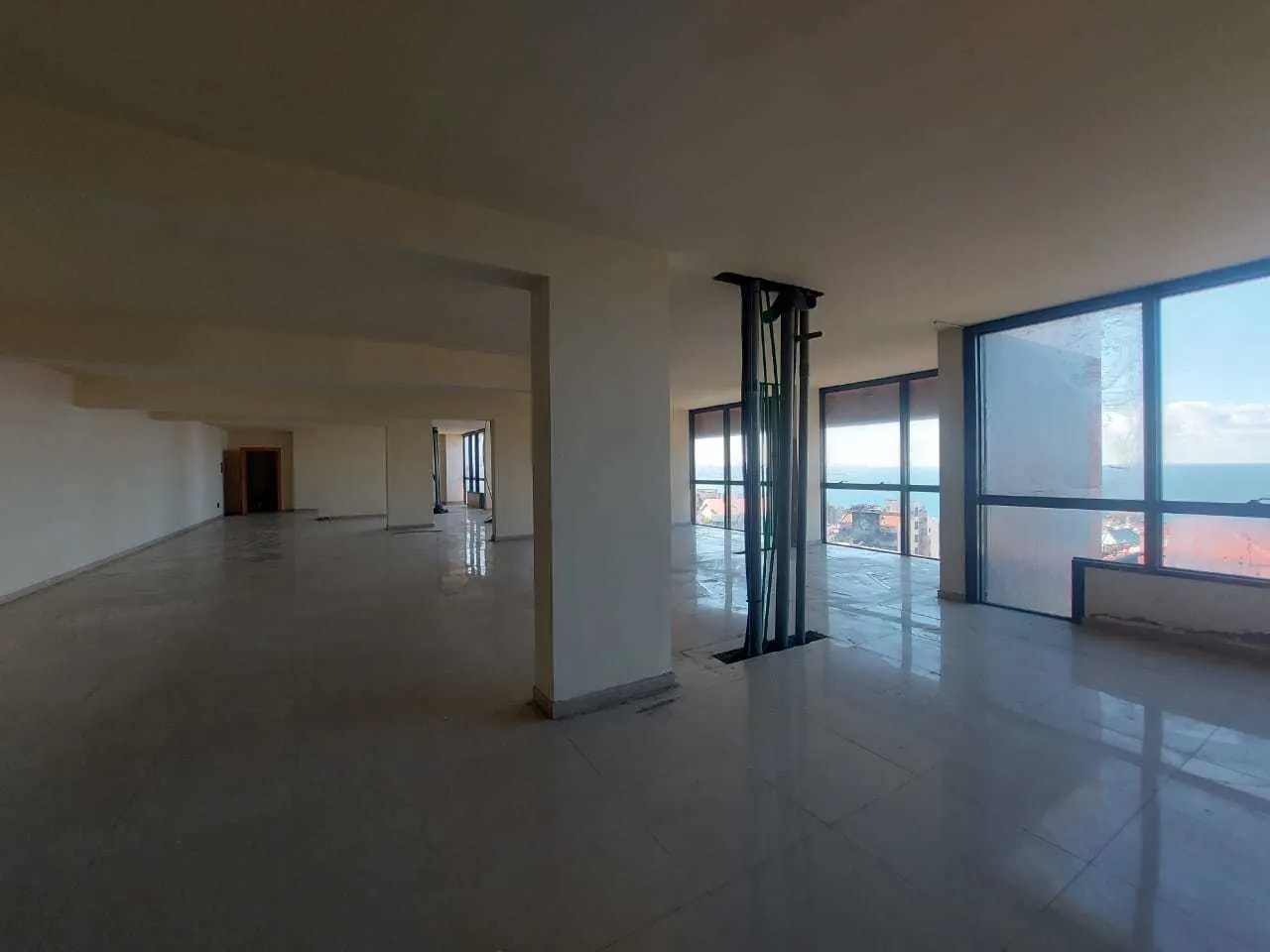 Office in Ghazir, Keserwan with Sea and Mountain View — الصورة 2
