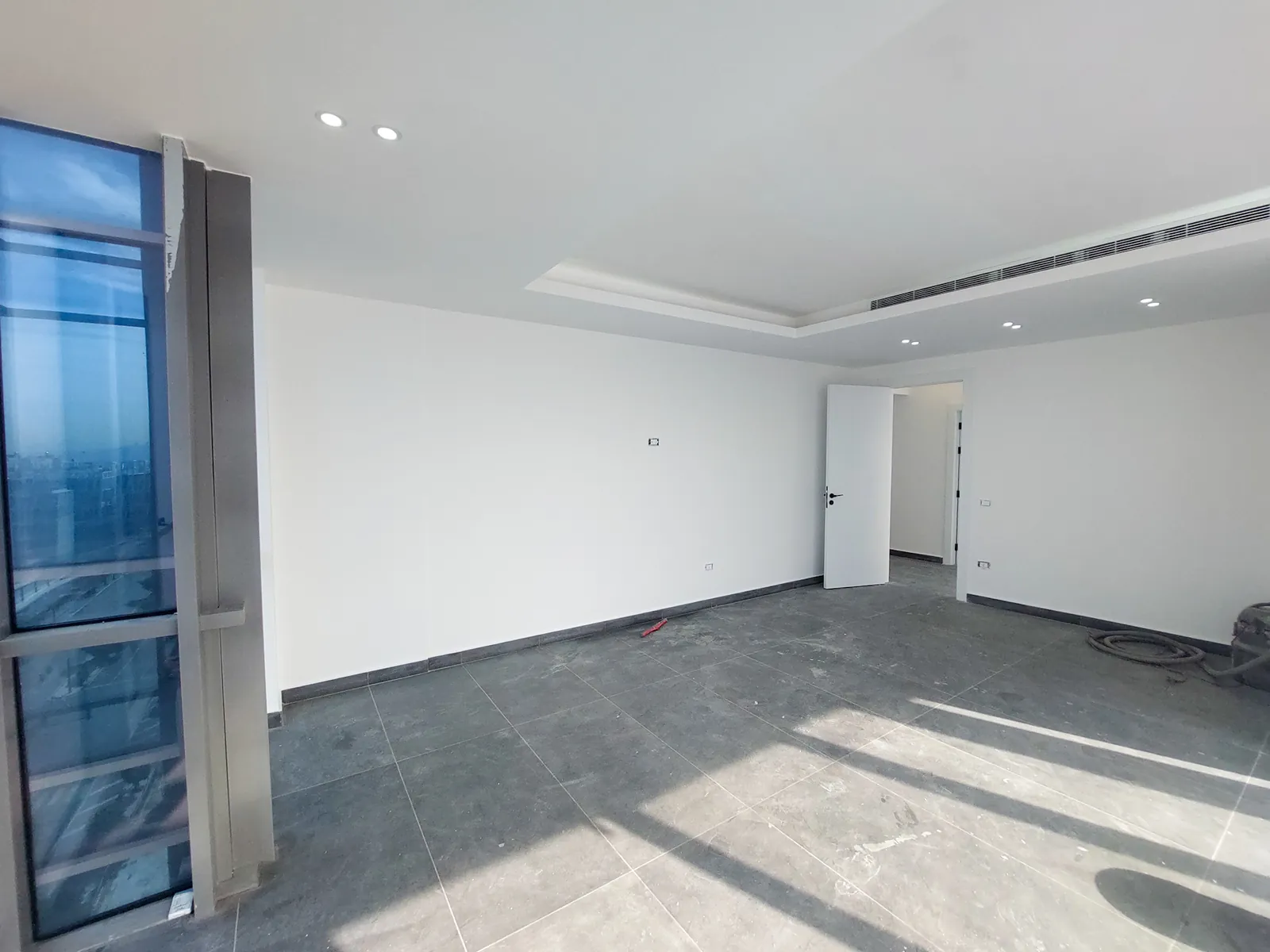 Brand New Office in Dbayeh, Metn — الصورة 2