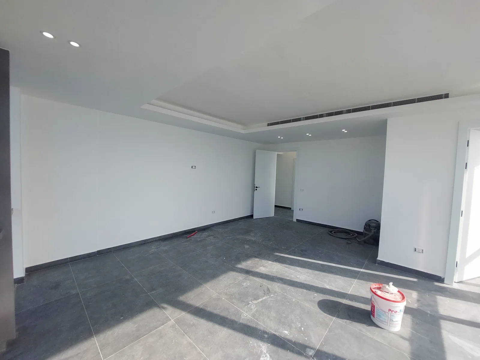 Brand New Office in Dbayeh, Metn — الصورة 3