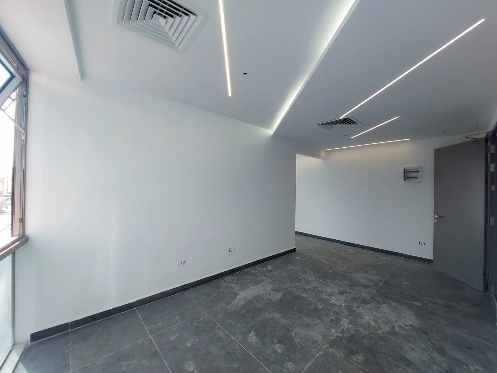 Brand New Office in Dbayeh, Metn — الصورة 4