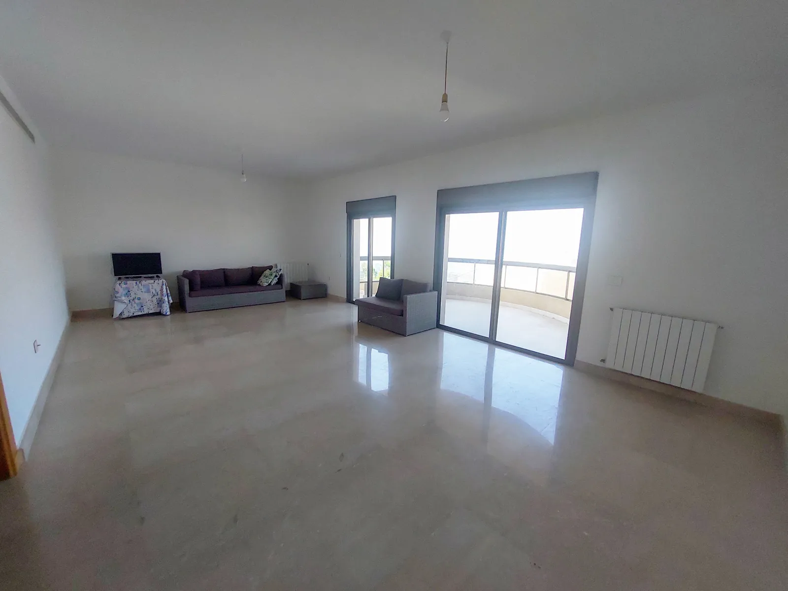Semi-Furnished Apartment for Rent in Dbayeh, Metn — الصورة 2