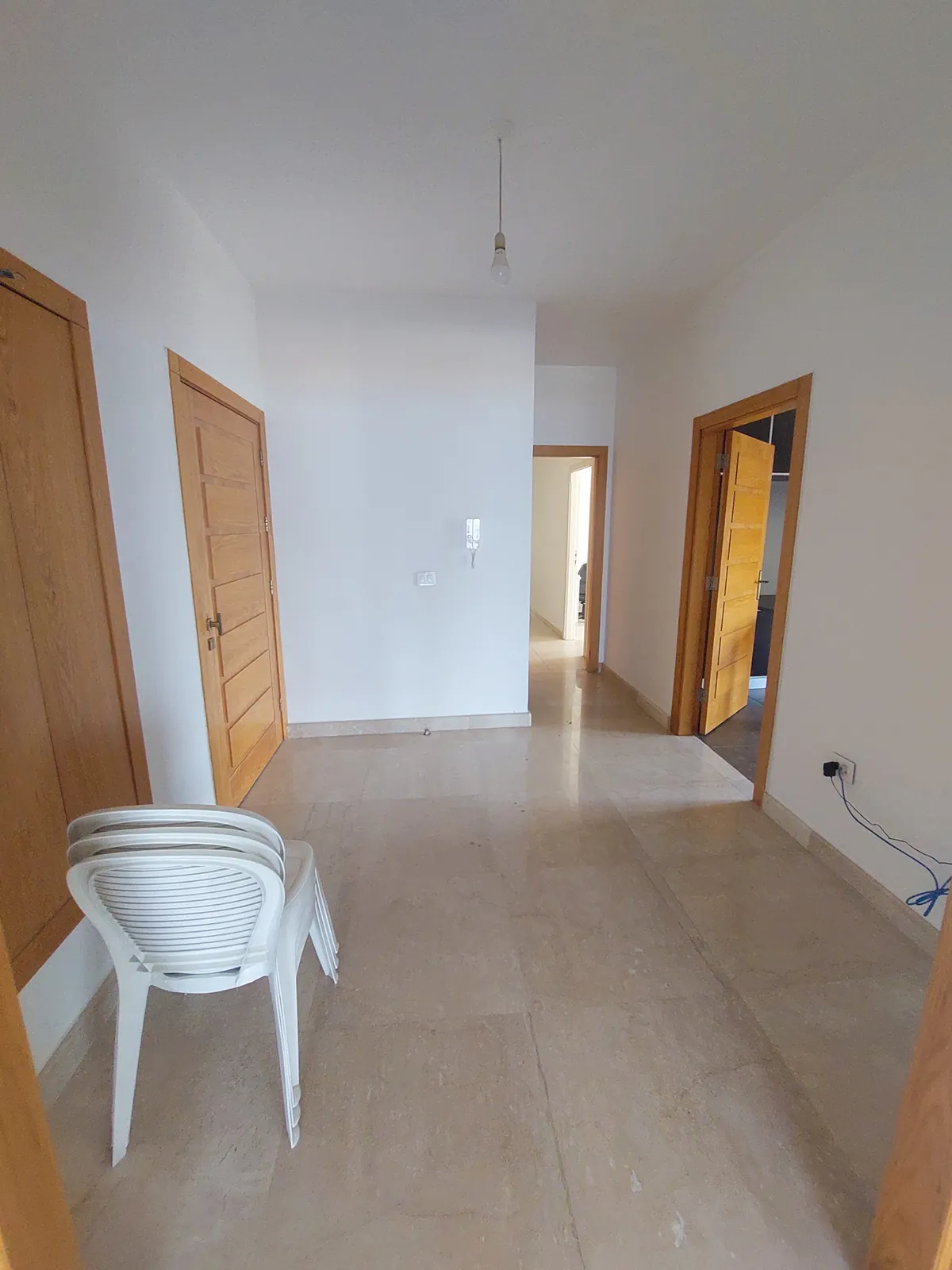 Semi-Furnished Apartment for Rent in Dbayeh, Metn — الصورة 3